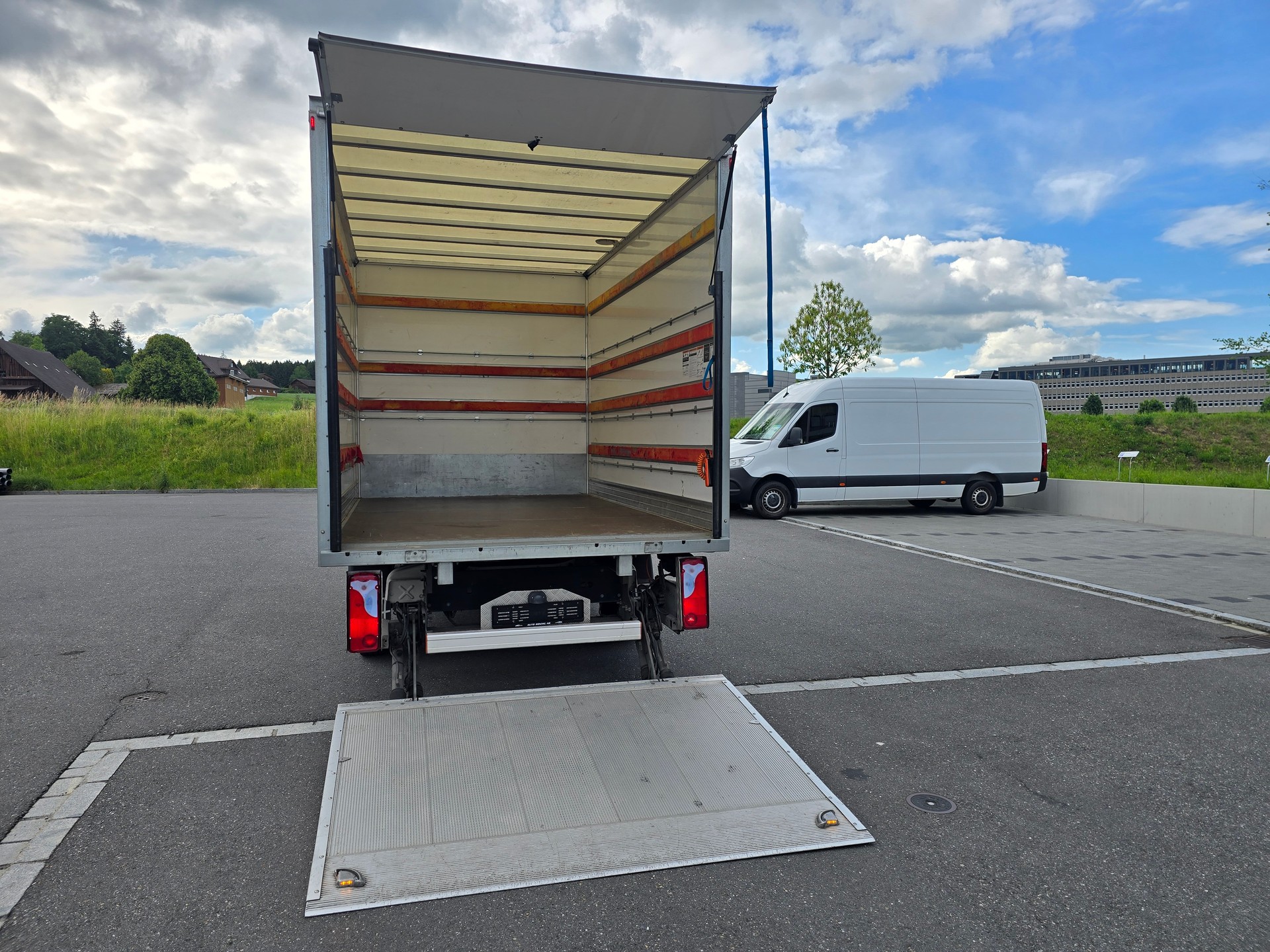 MAN TGE 3.180 Hebebühne-image-16