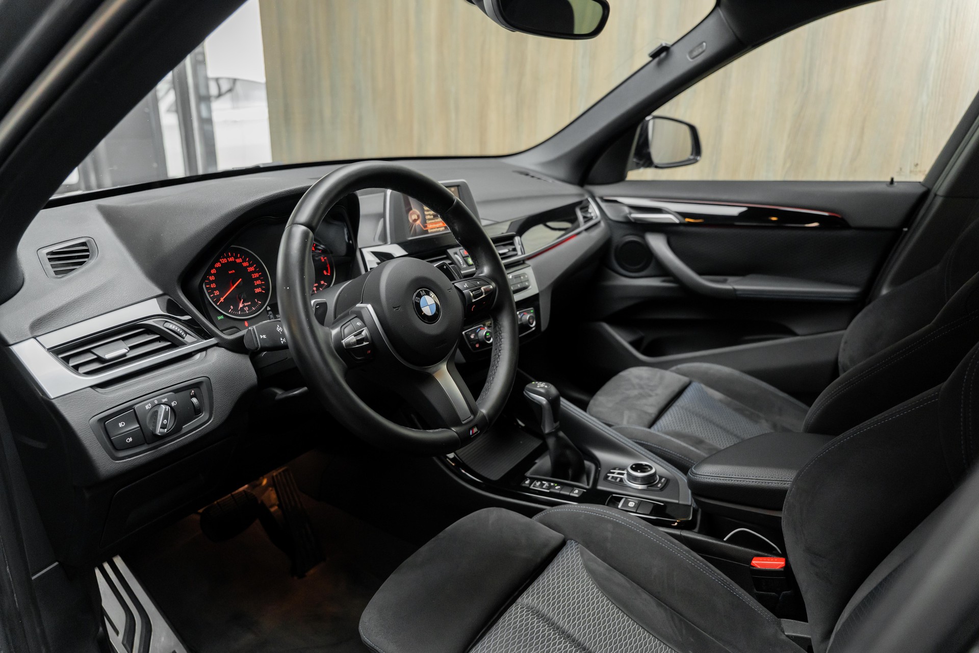 BMW X1 xDrive 25d M Sport Steptronic-showroom-element-3