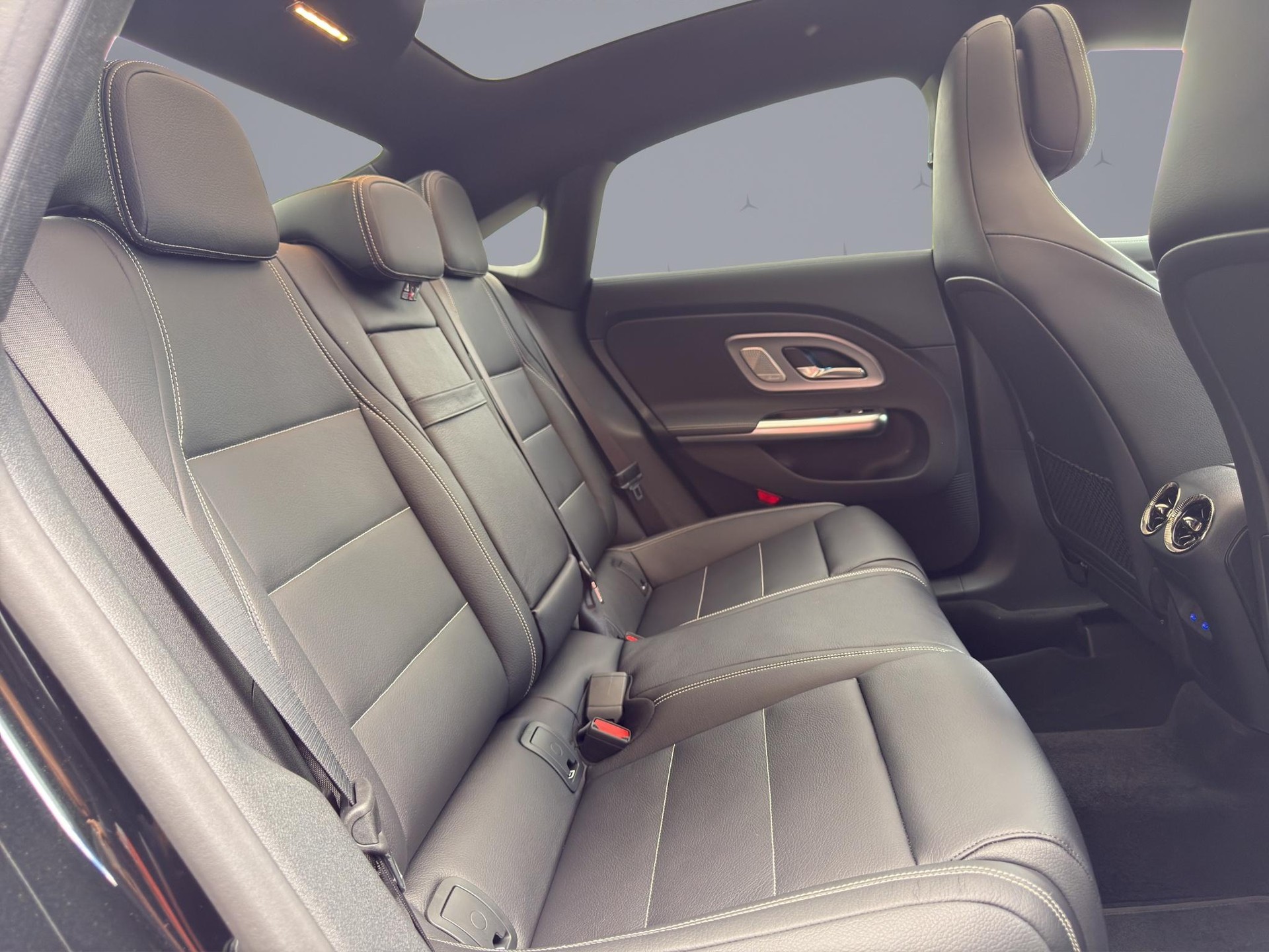 MERCEDES-BENZ CLA 220 AMG Line 4matic - Neues Modell-image-18