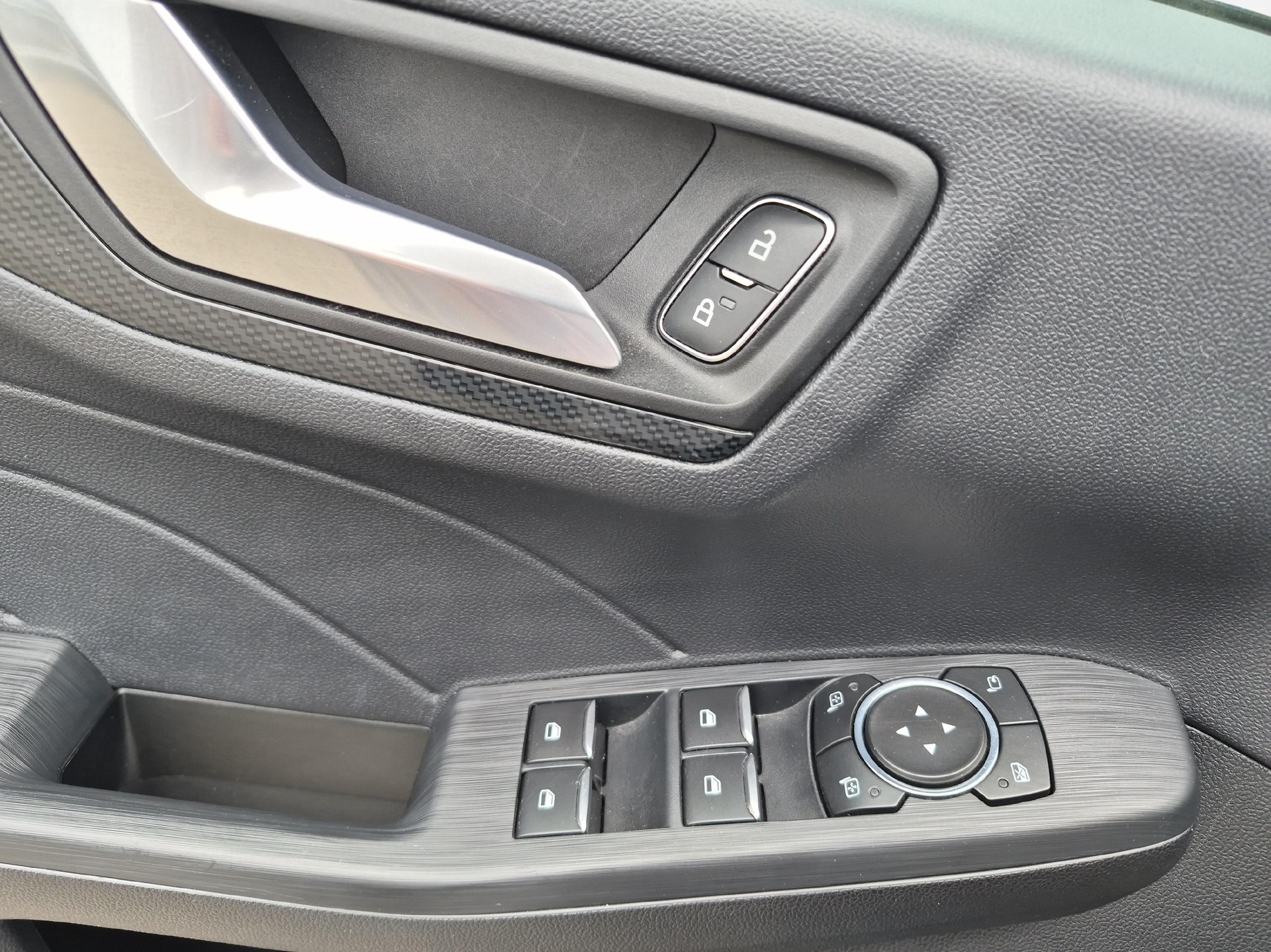 FORD Kuga 2.5 Plug-in Hybrid ST-Line X-image-18