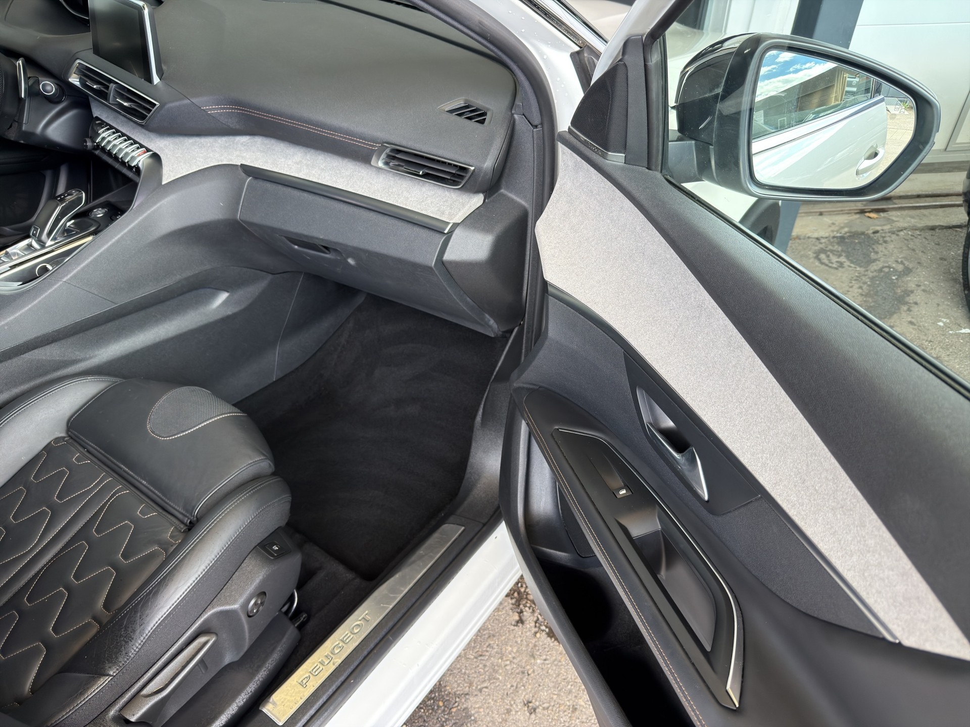 PEUGEOT 3008 2.0 BlueHDi GT EAT-image-20