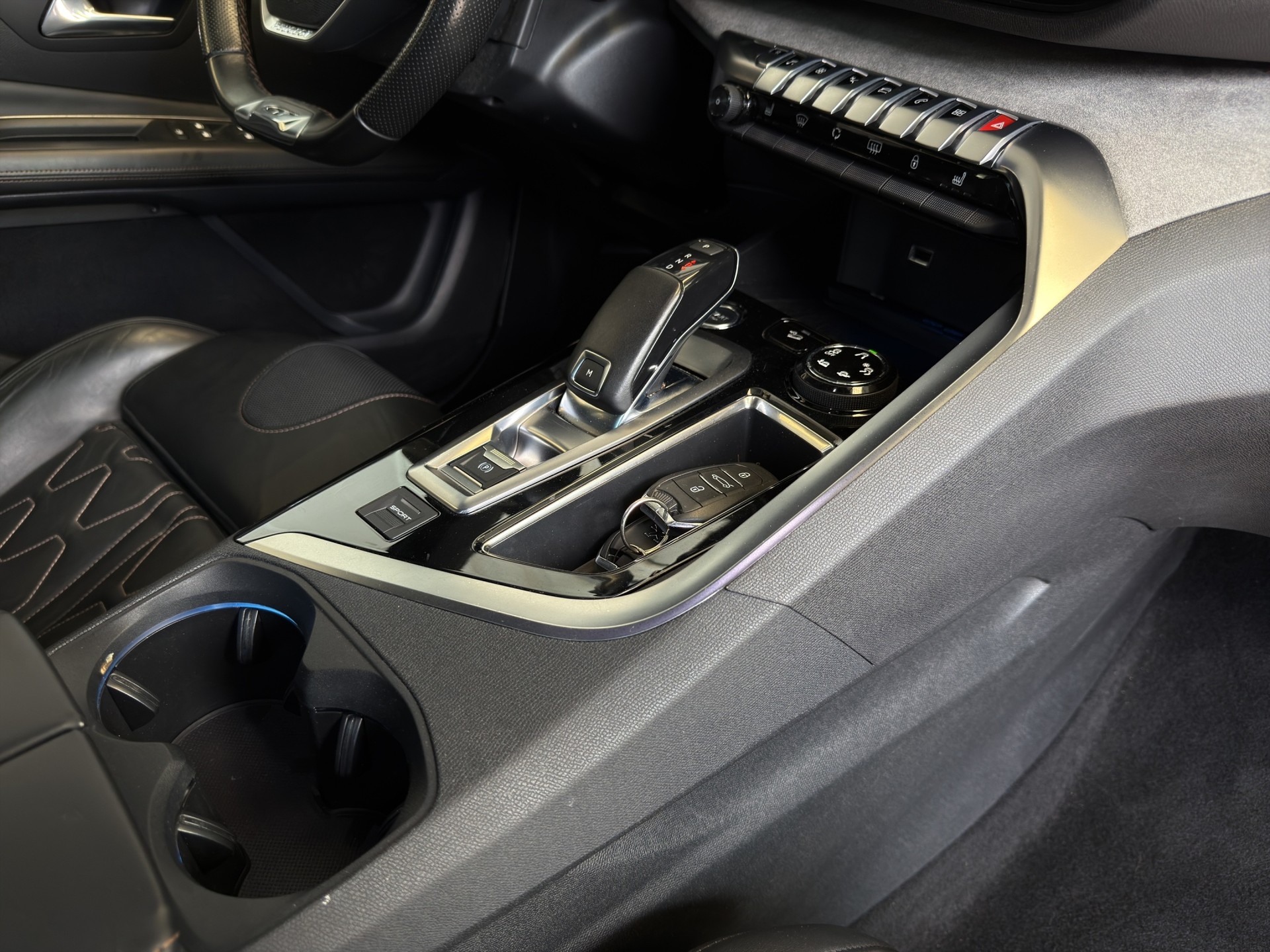 PEUGEOT 3008 2.0 BlueHDi GT EAT-image-17