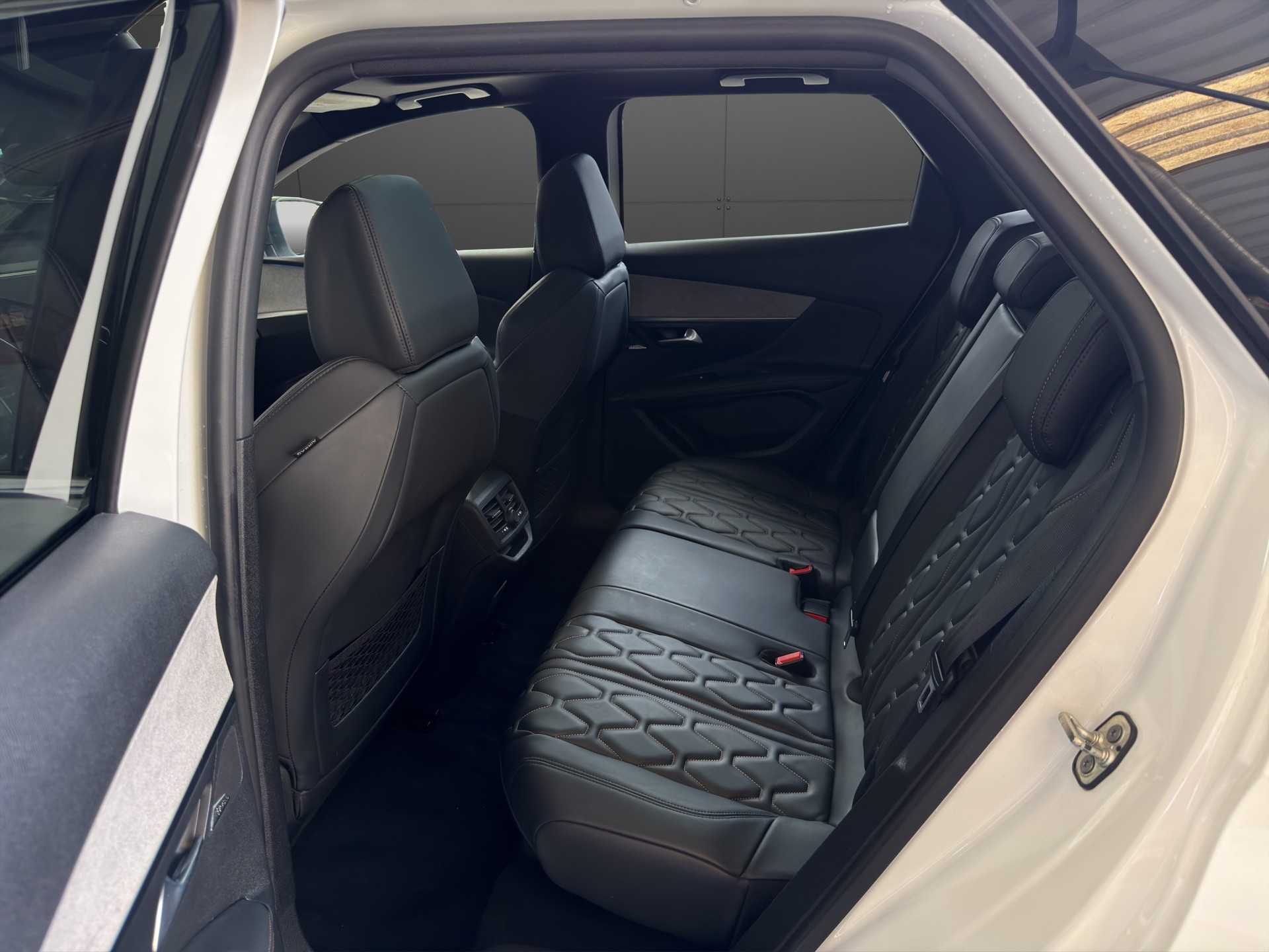 PEUGEOT 3008 2.0 BlueHDi GT EAT-image-22