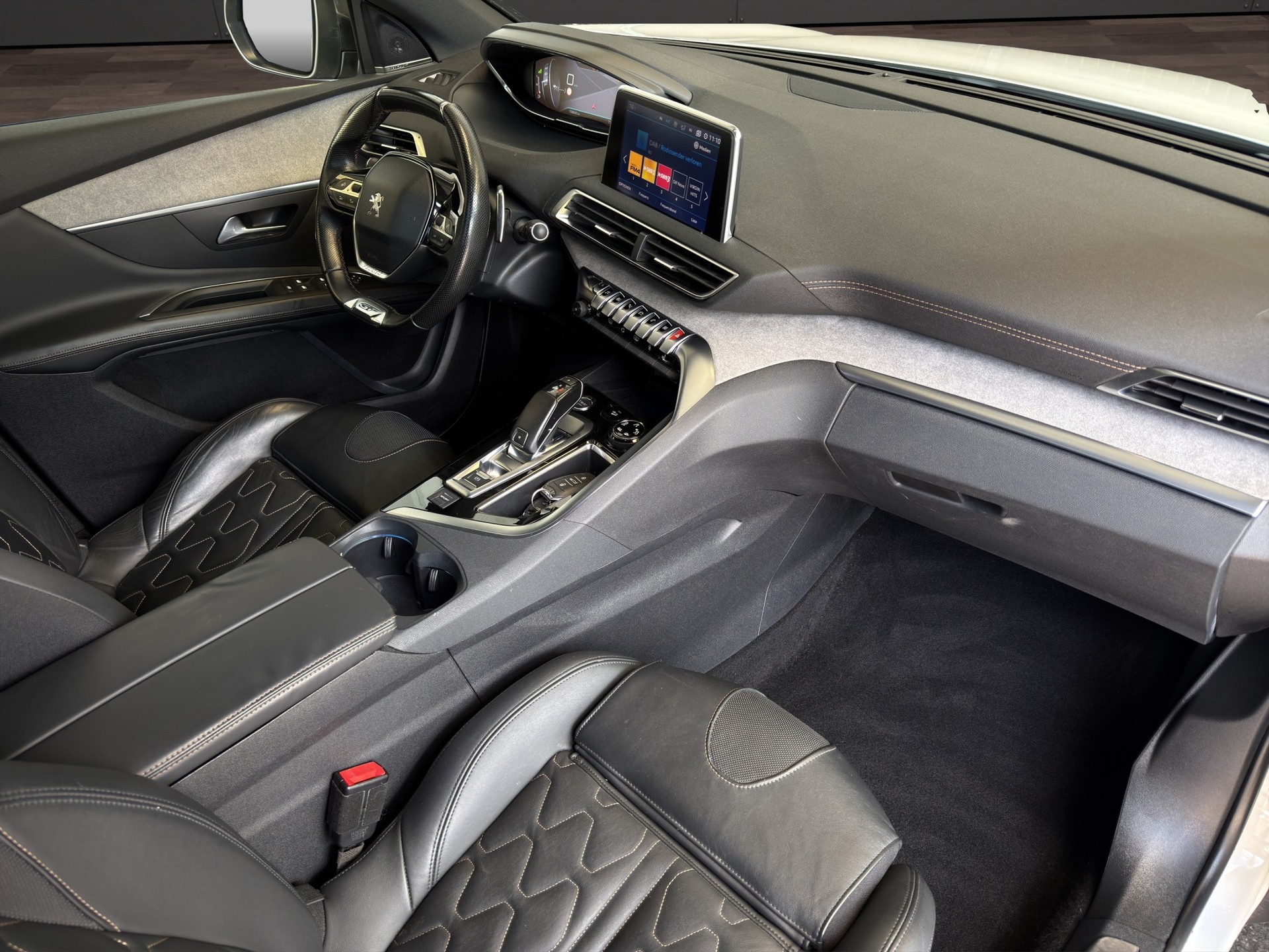 PEUGEOT 3008 2.0 BlueHDi GT EAT-image-18