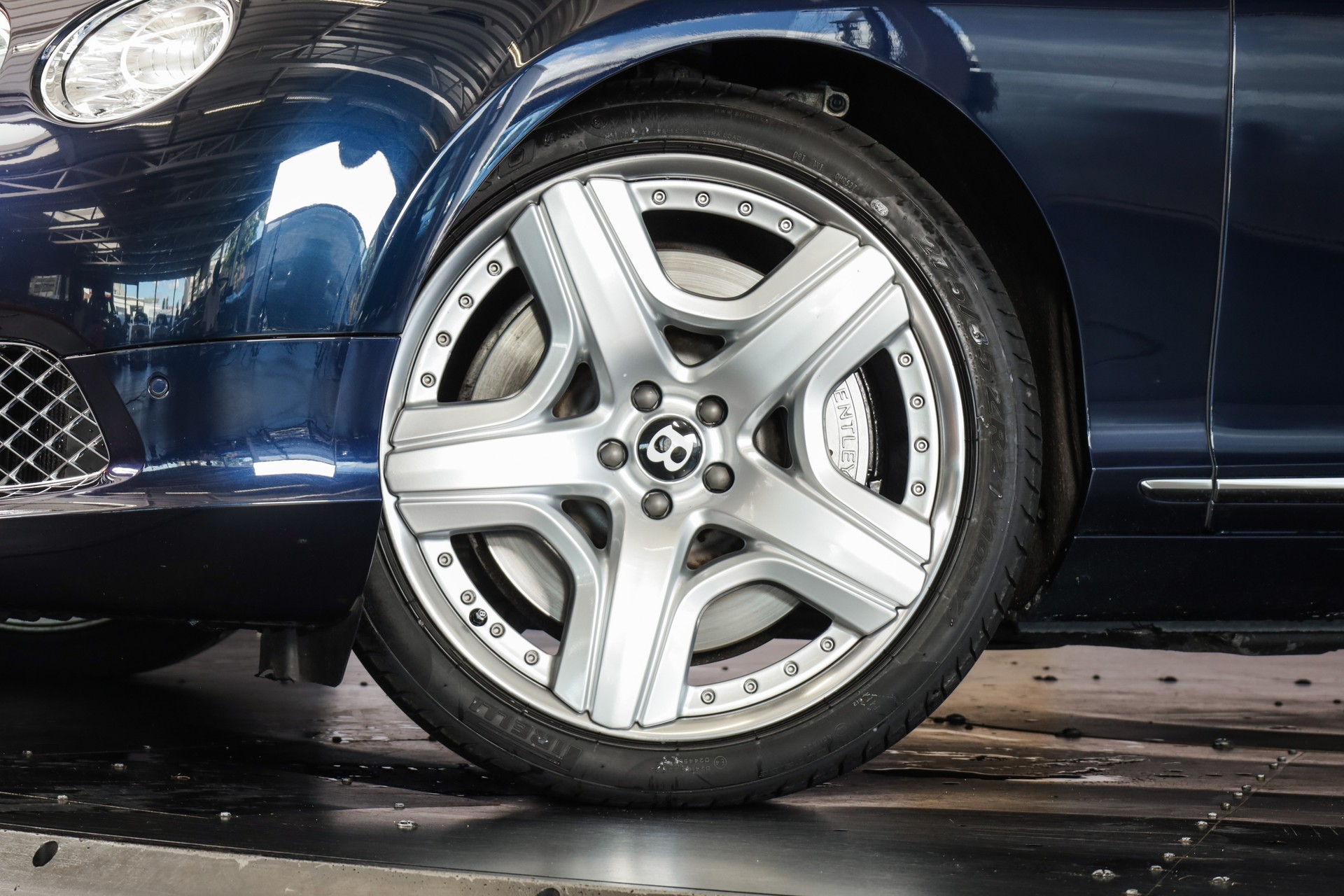 BENTLEY Continental GTC 6.0 W12-image-13