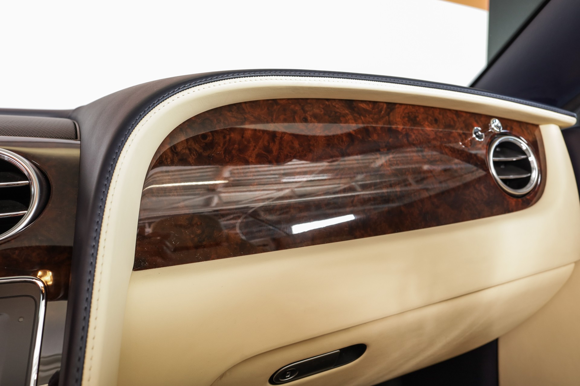 BENTLEY Continental GTC 6.0 W12-image-26
