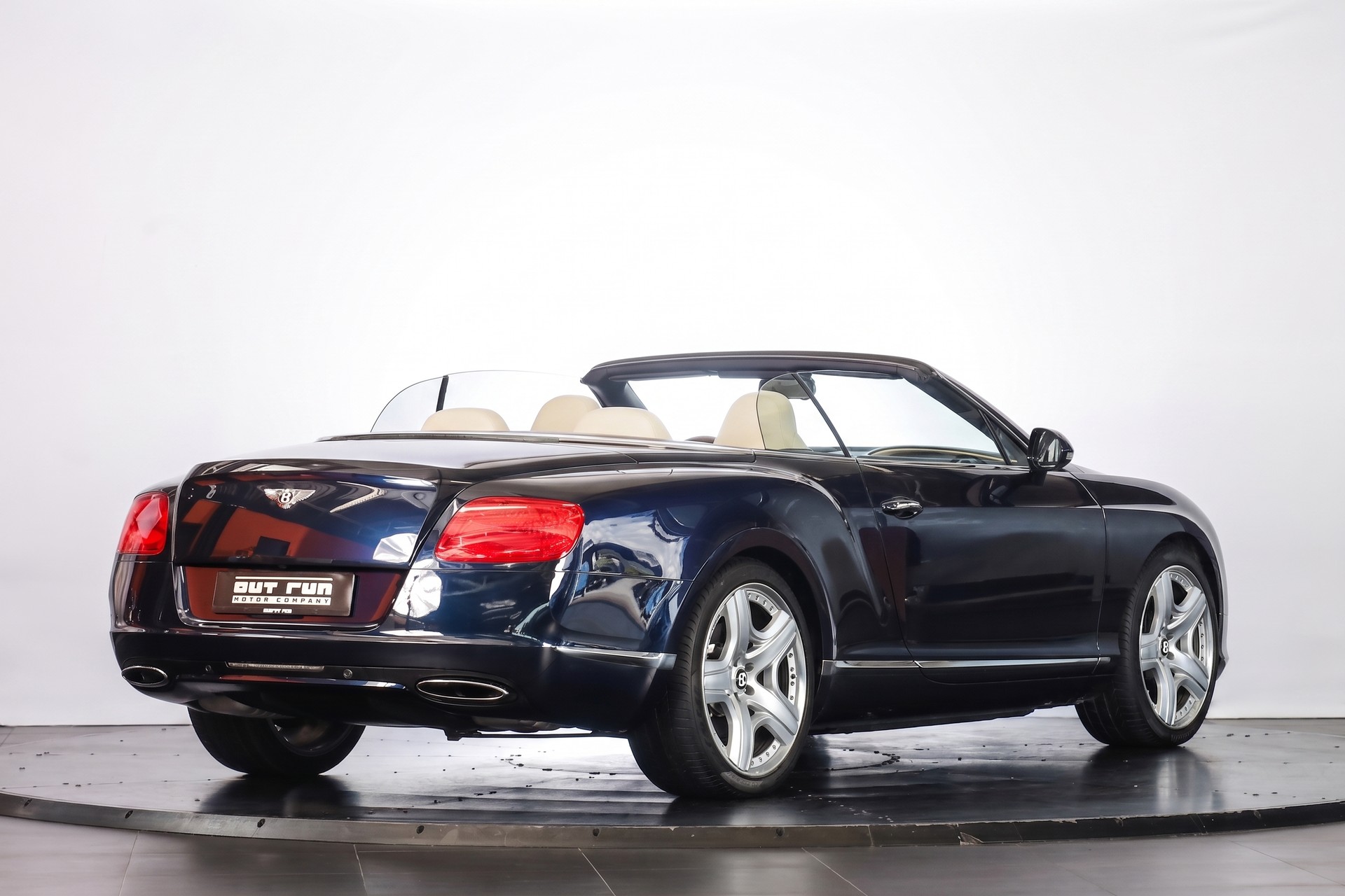 BENTLEY Continental GTC 6.0 W12-image-9