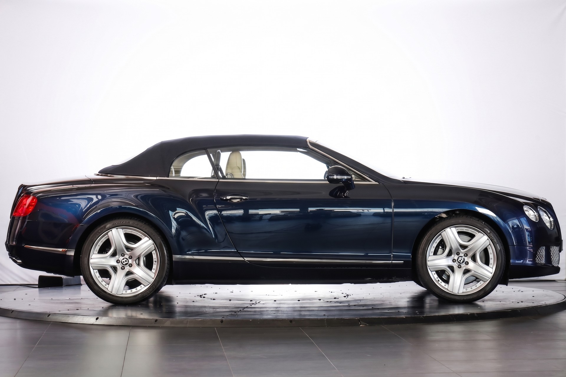 BENTLEY Continental GTC 6.0 W12-image-4