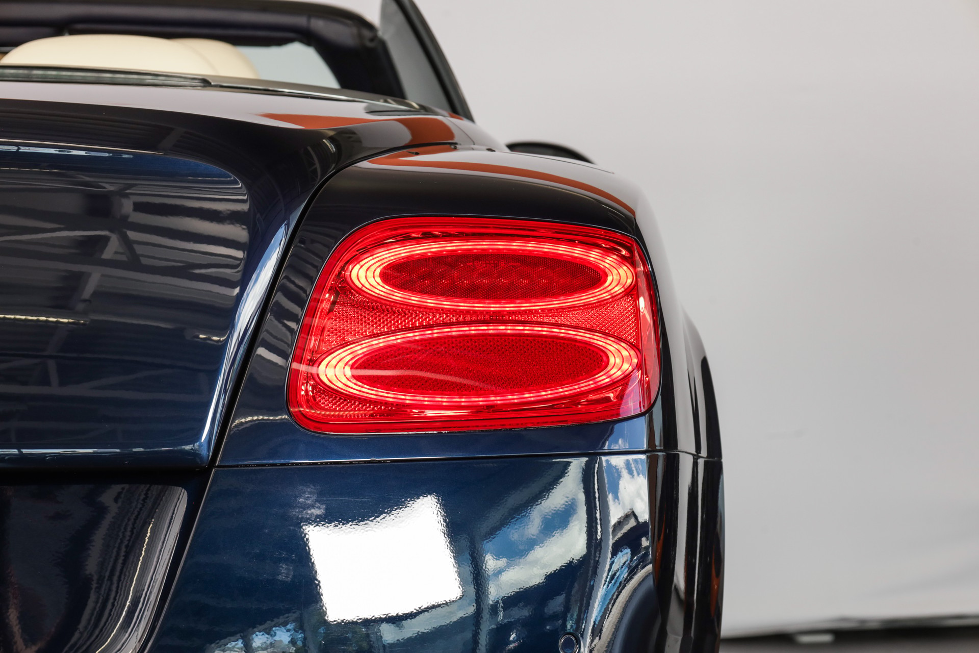 BENTLEY Continental GTC 6.0 W12-image-18