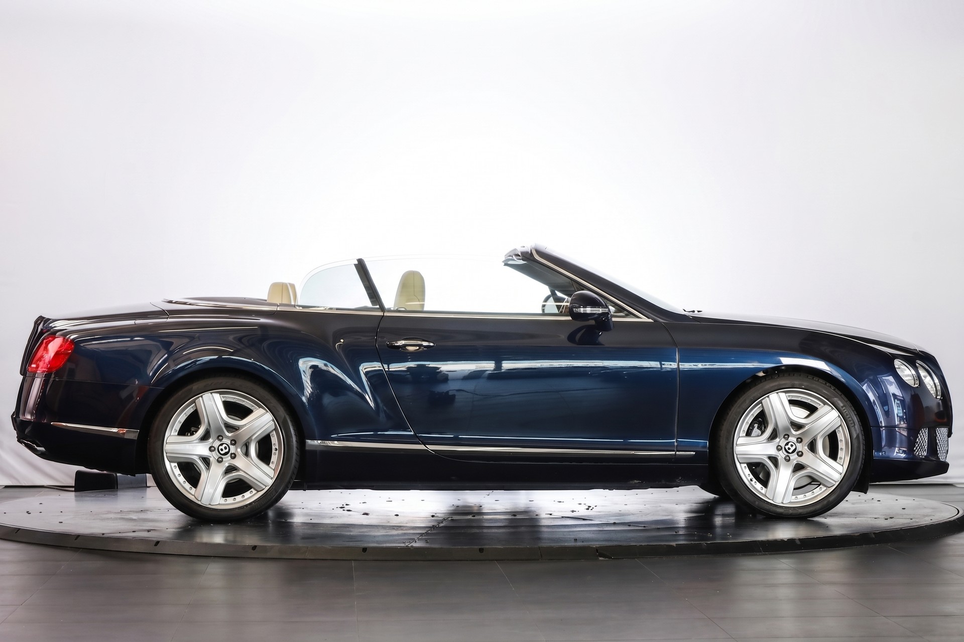 BENTLEY Continental GTC 6.0 W12-image-5