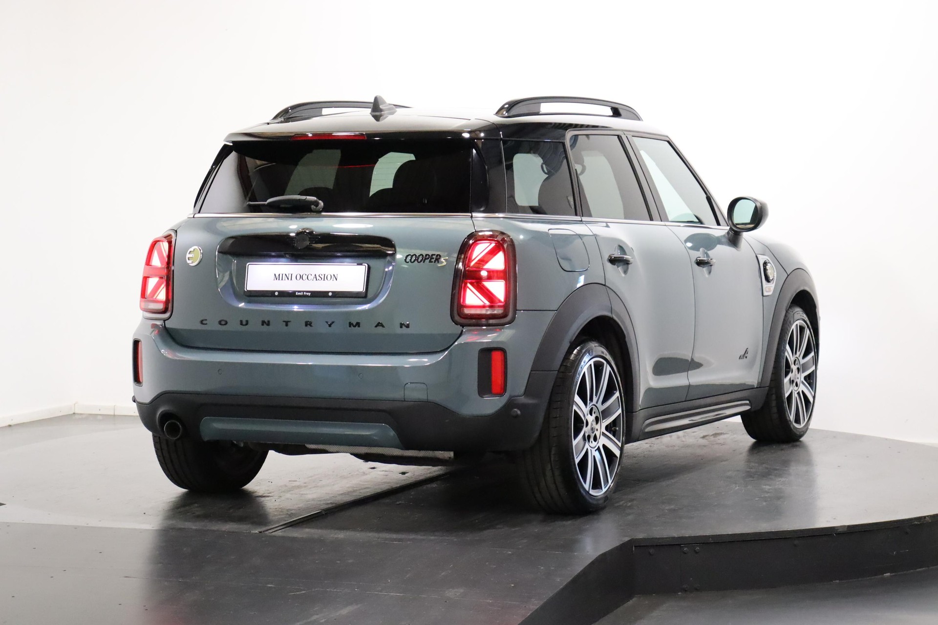 MINI Countryman F60 1.5i Cooper S E ALL4-image-3