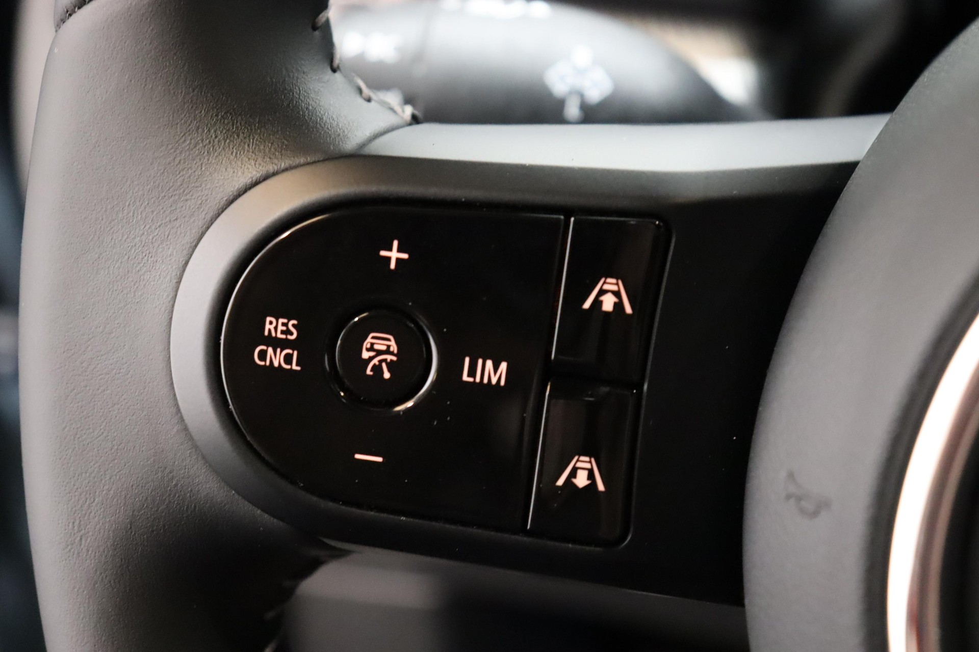 MINI Countryman F60 1.5i Cooper S E ALL4-image-18