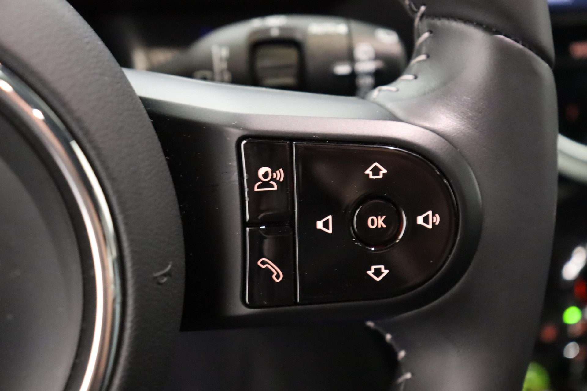 MINI Countryman F60 1.5i Cooper S E ALL4-image-19
