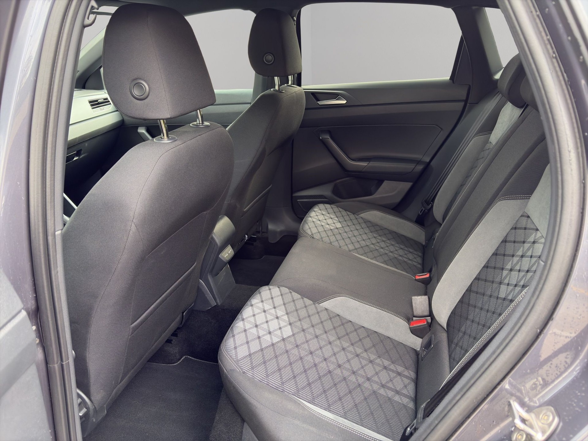 VW Polo 1.0 TSI R-Line DSG-image-5