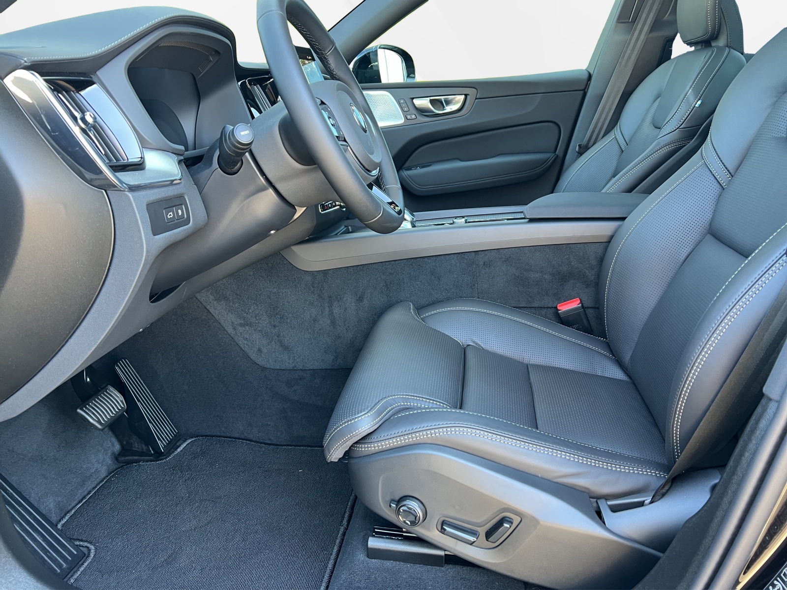 VOLVO XC60 2.0 T8 TE Black Edition eAWD-image-9