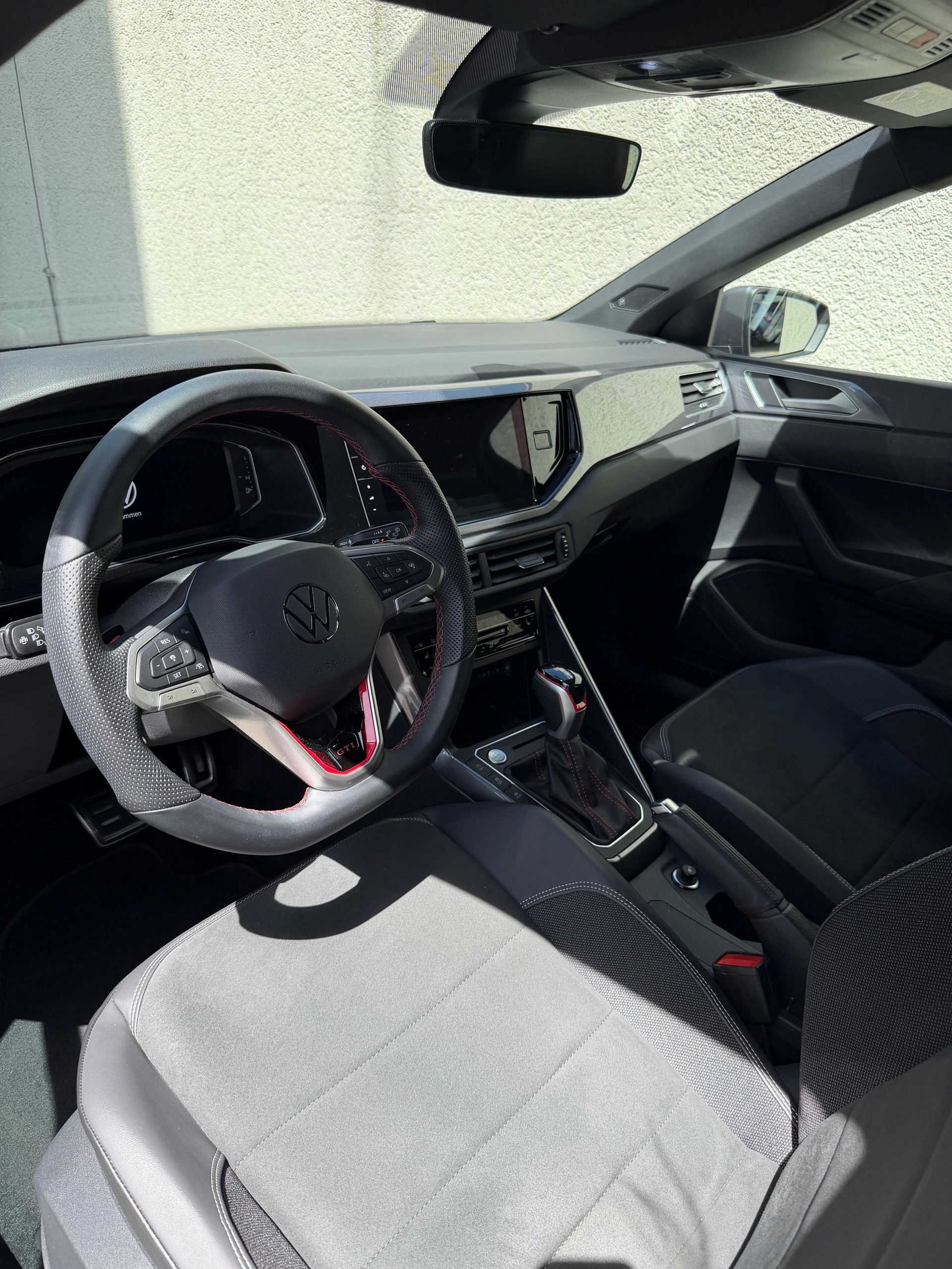VW 2.0 TSI GTI 75 Edition DSG-image-2