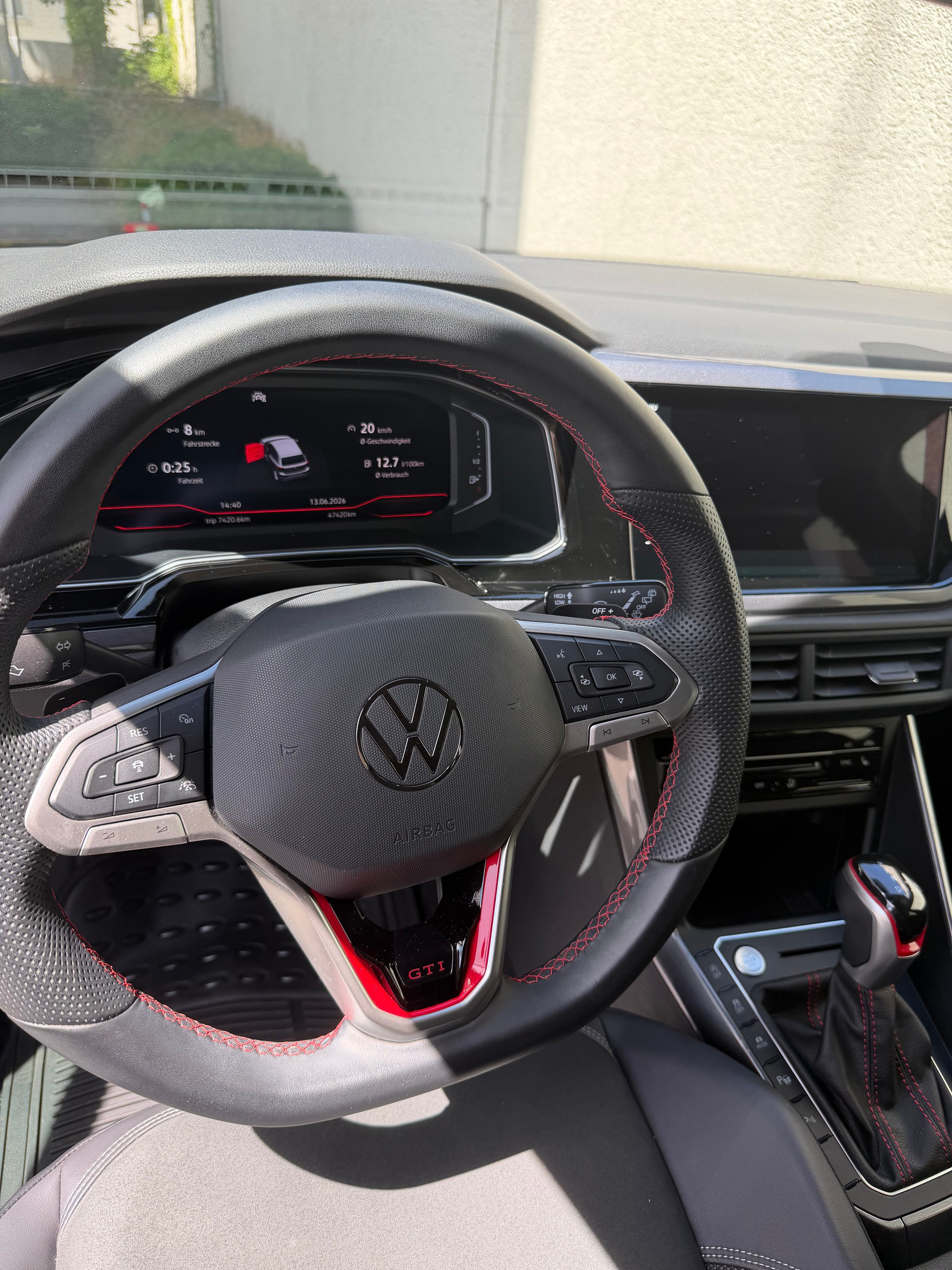 VW 2.0 TSI GTI 75 Edition DSG-image-3