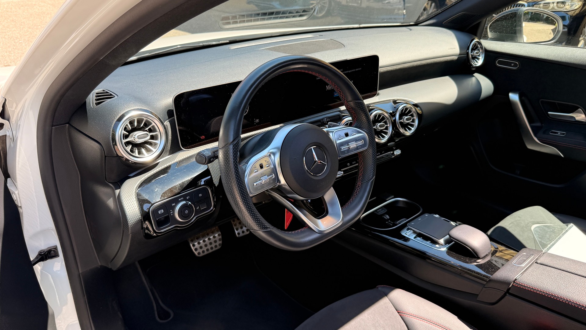 MERCEDES-BENZ A 200 AMG Line 7G-DCT-image-8