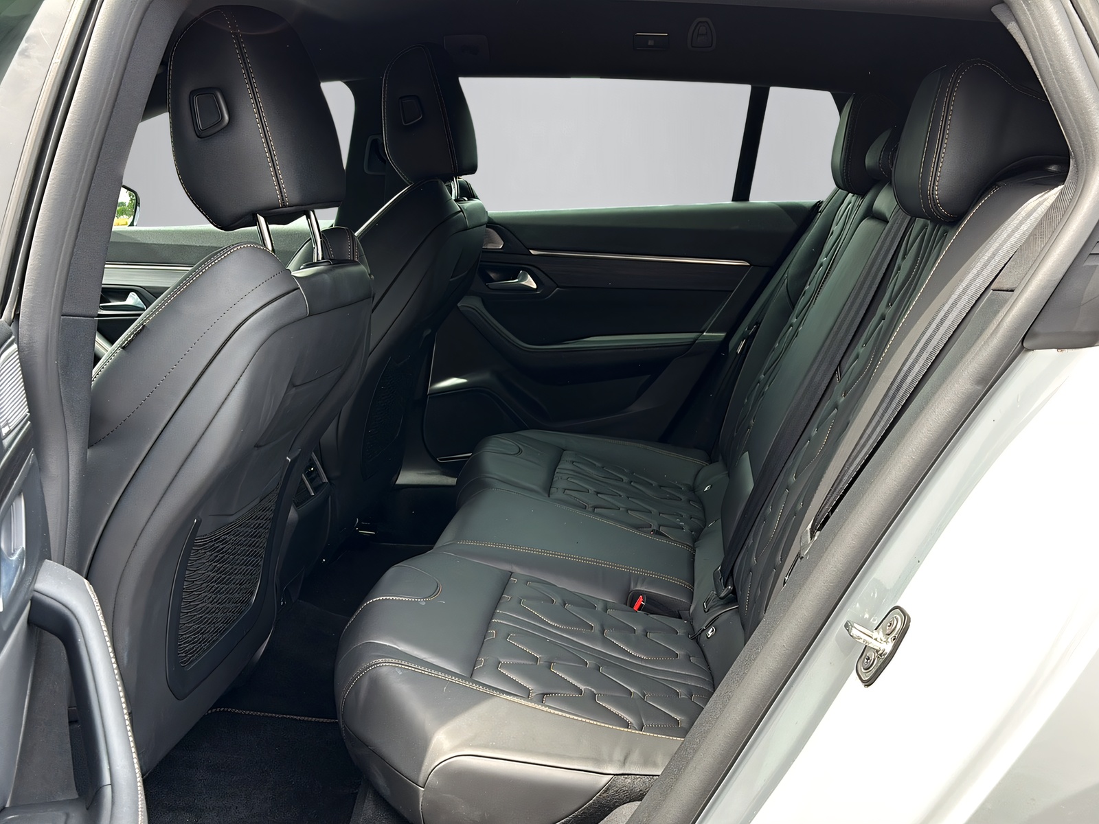 PEUGEOT 508 SW 1.6 Plug-in Hybrid GT-image-6