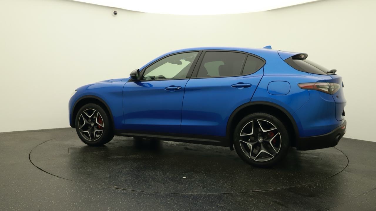 ALFA ROMEO Stelvio 2.0 Sport Q4 Automatic-image-2