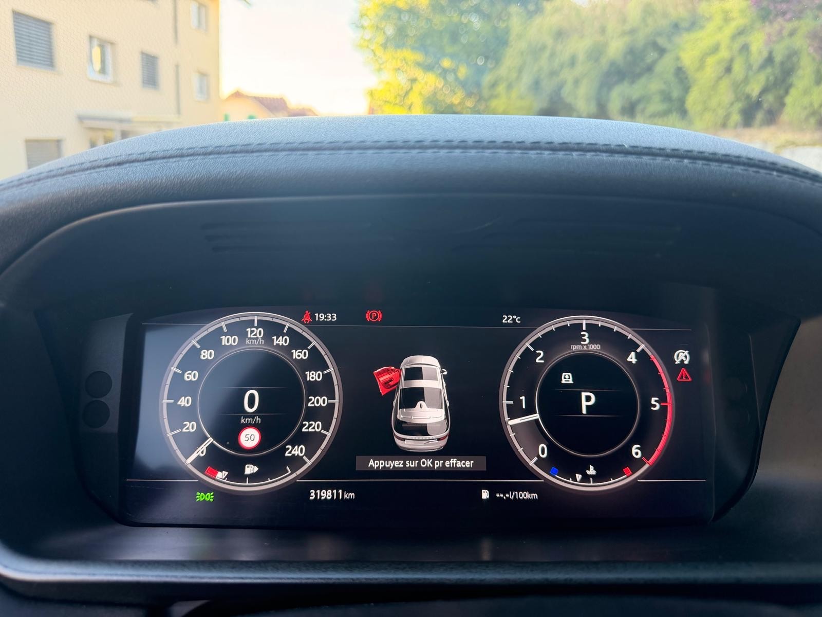 LAND ROVER Discovery 3.0 SDV6 HSE Automatic 7 Plätze-image-15