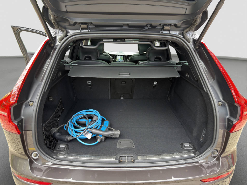 VOLVO XC60 2.0 T8 TE R-Design eAWD-image-13