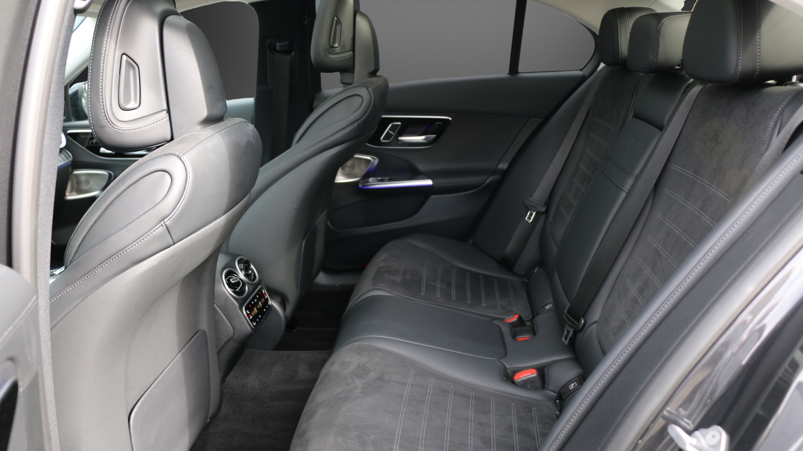 MERCEDES-BENZ C 300 4M AMG Line-image-5
