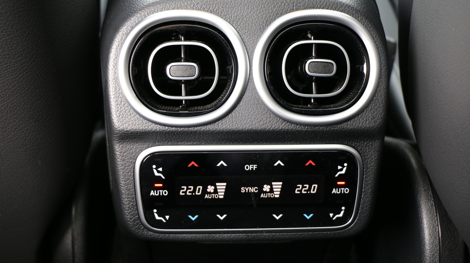 MERCEDES-BENZ C 300 4M AMG Line-image-6