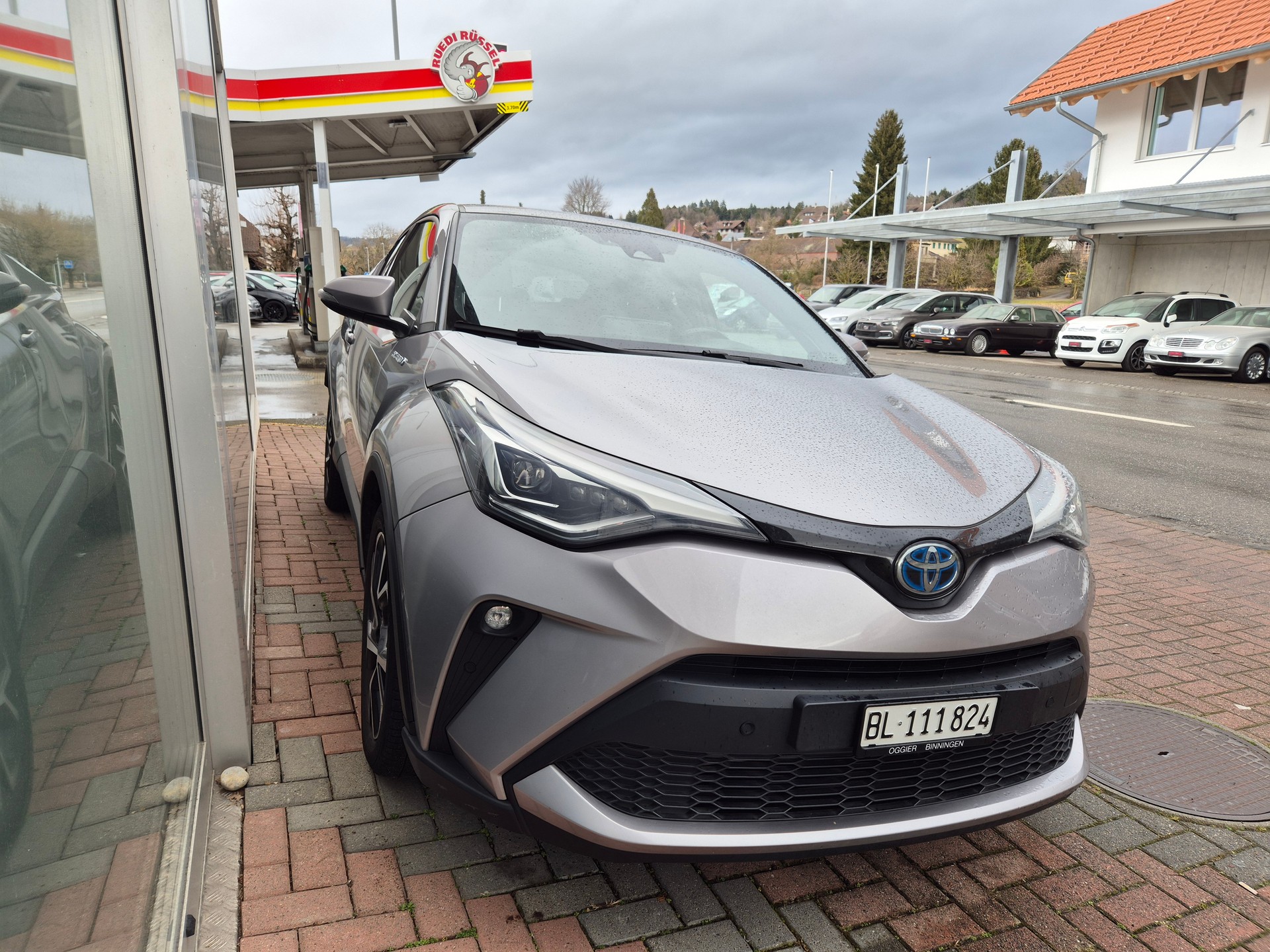 TOYOTA C-HR 1.8 HSD CVT Trend-image-1