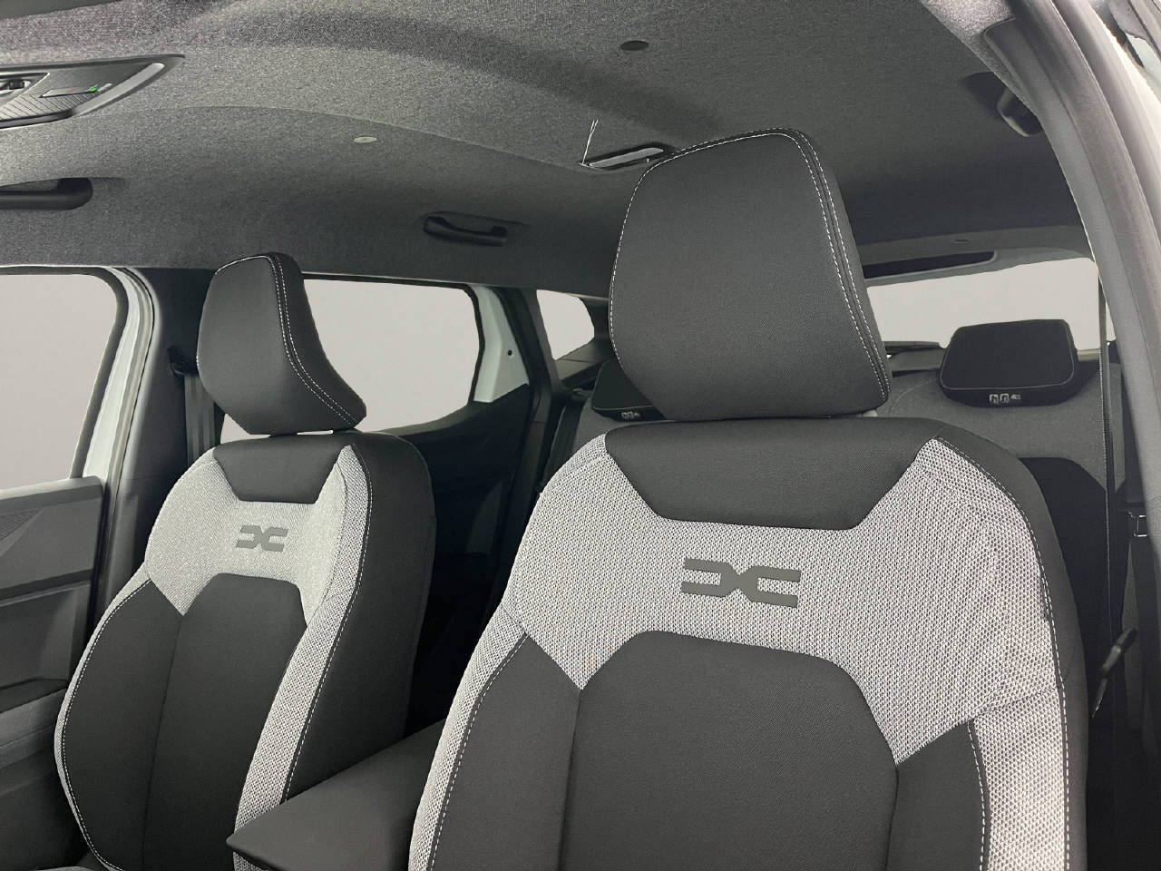 DACIA Duster 1.2 Hybrid Journey 4WD-image-8