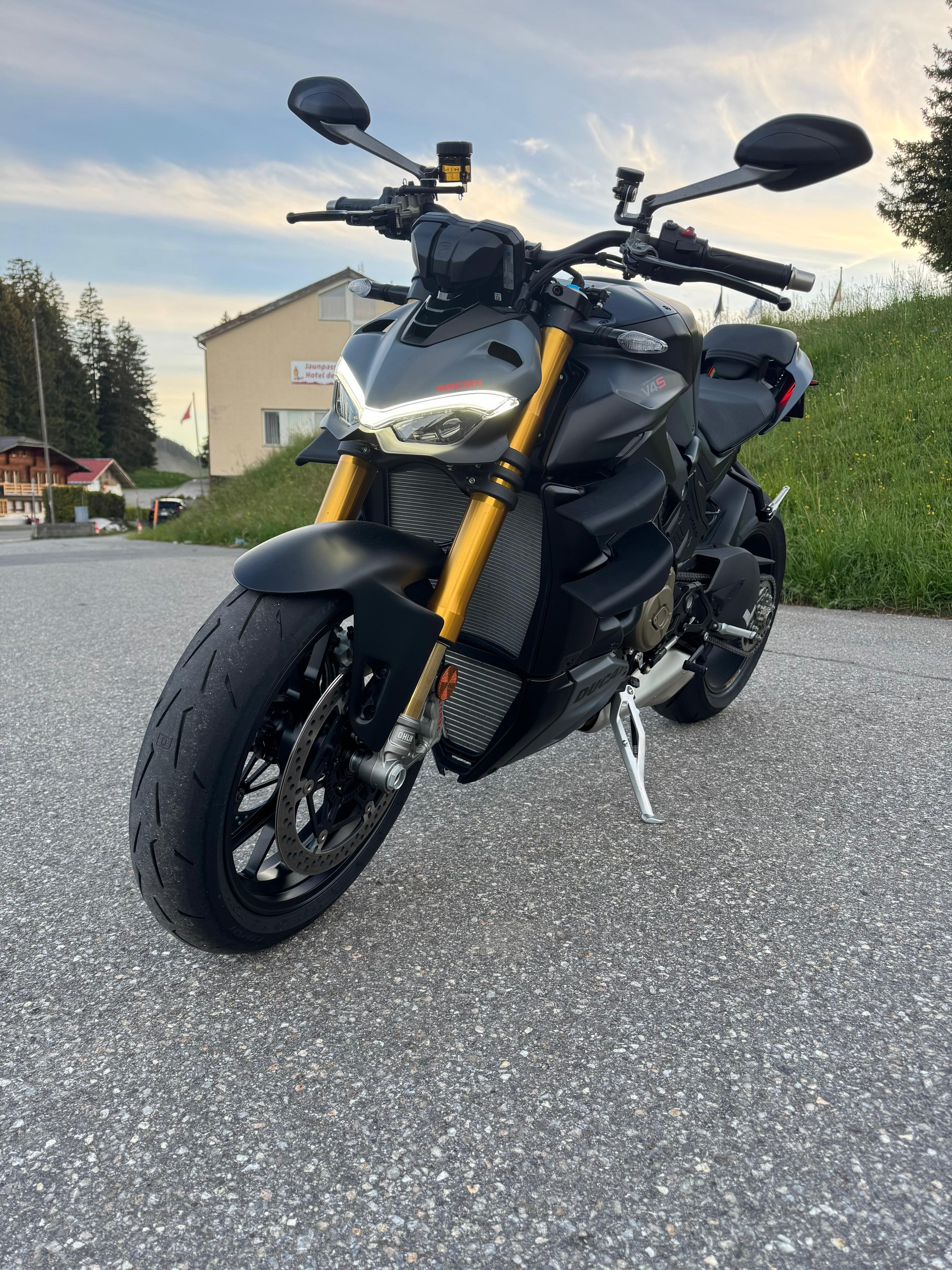 DUCATI Streetfighter V4 S-image-2