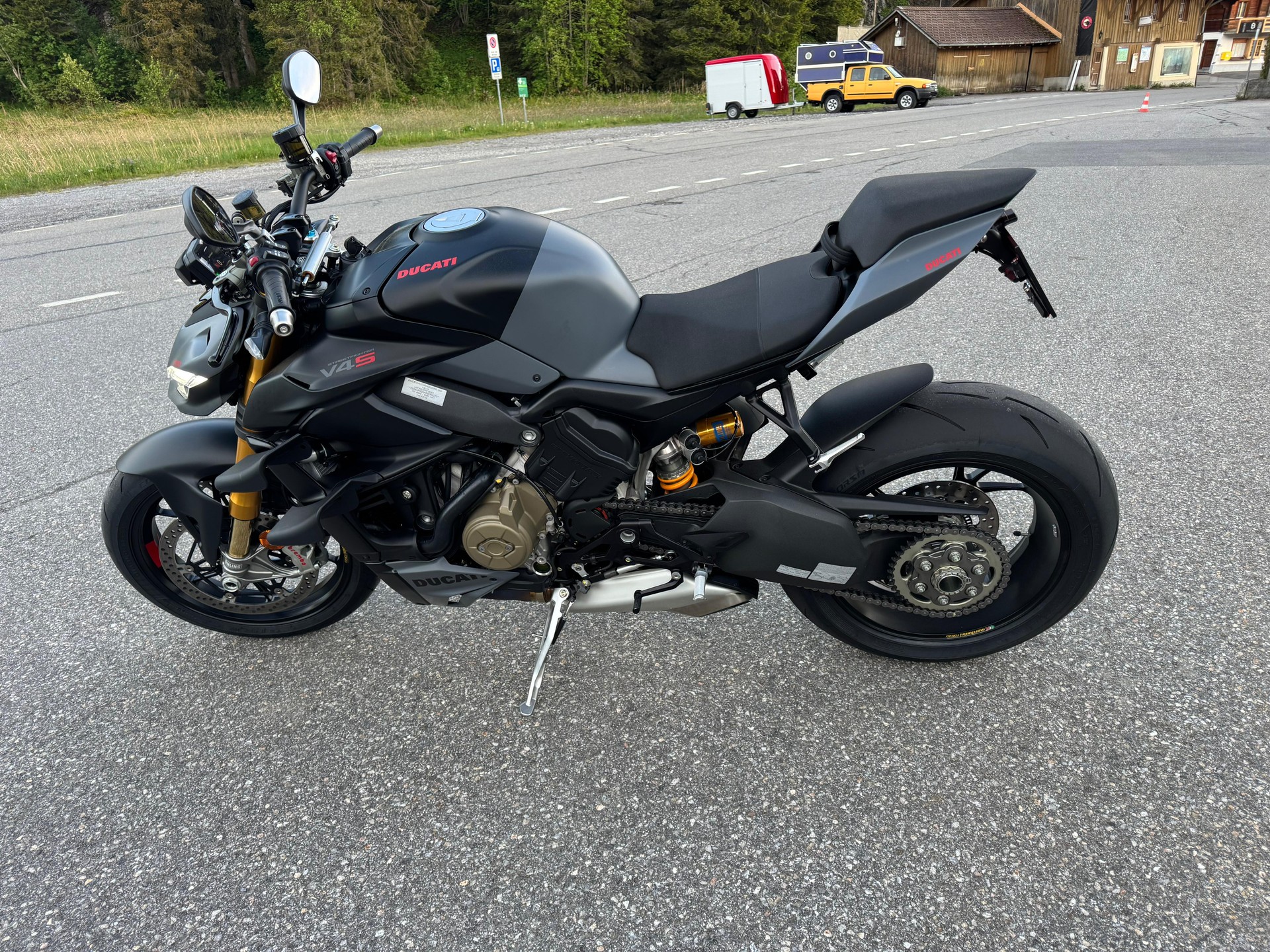 DUCATI Streetfighter V4 S-image-1