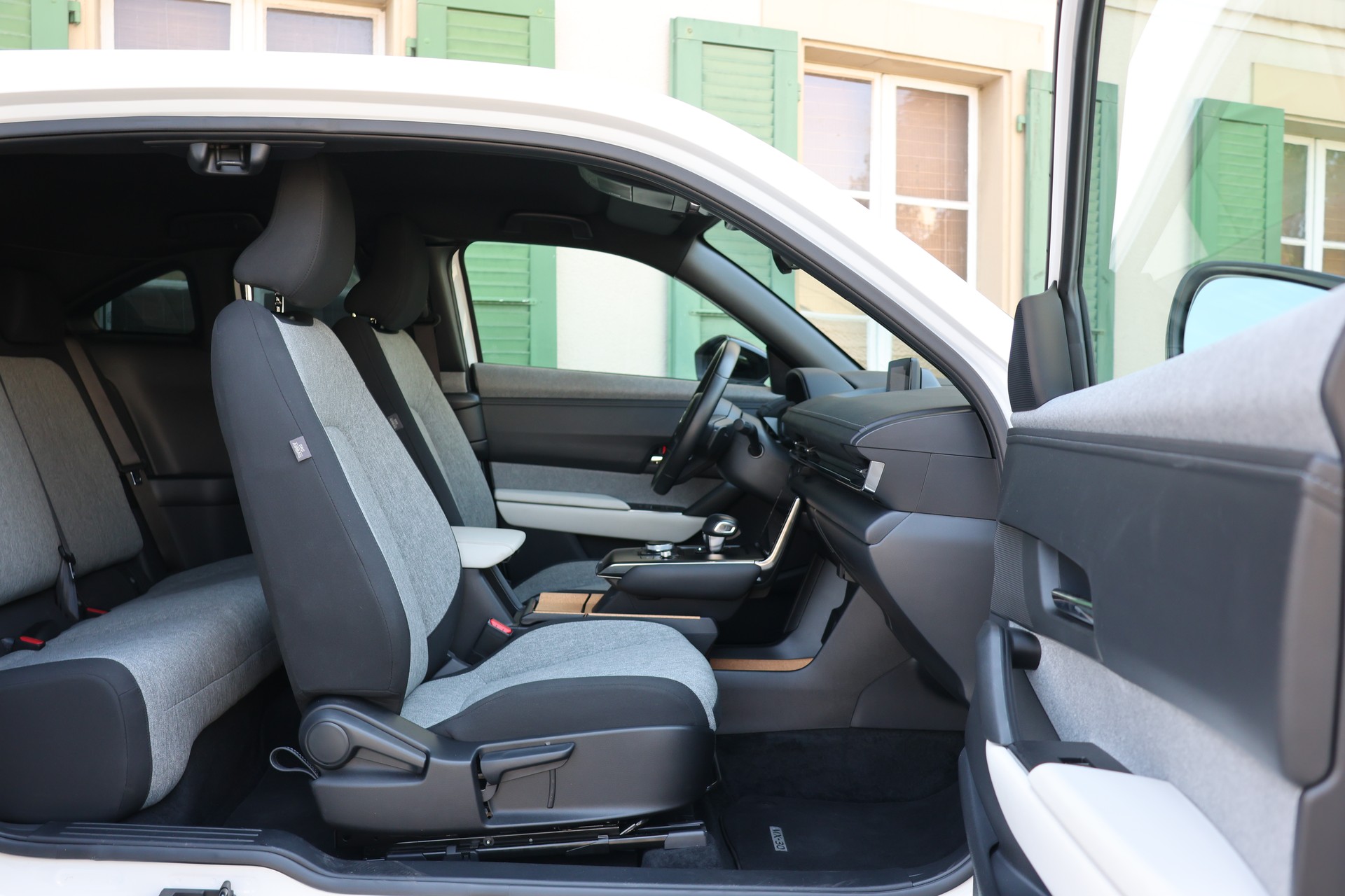 MAZDA MX-30 PHEV e-Skyactiv R-EV 170 Exclusive-Line-image-8