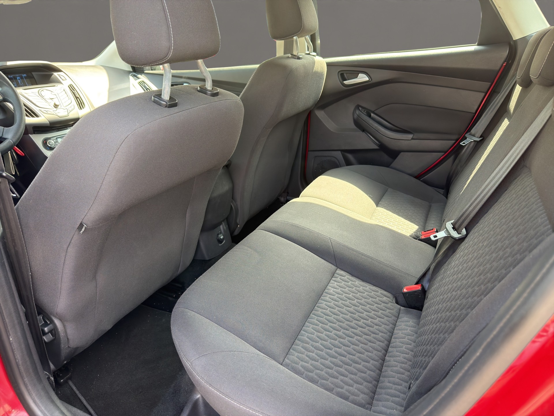 FORD Focus 1.0 SCTi Titanium-image-12