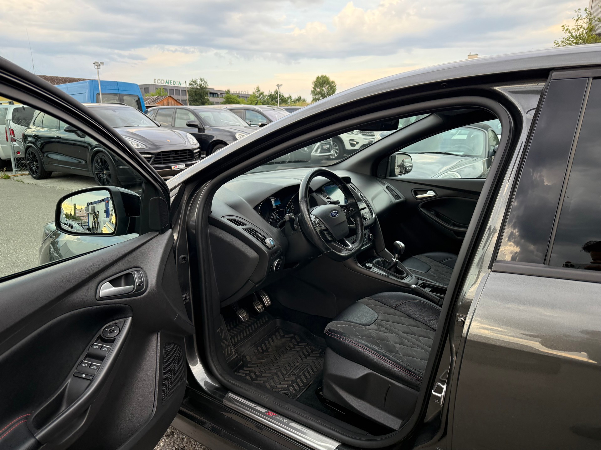 FORD Focus 1.5 SCTi ST Line 182PS / Frisch ab MFK / 1 Jahr Garantie / Rückfahrkamera / Leder/Alcantara / Navi / Lenkradheizung-image-10