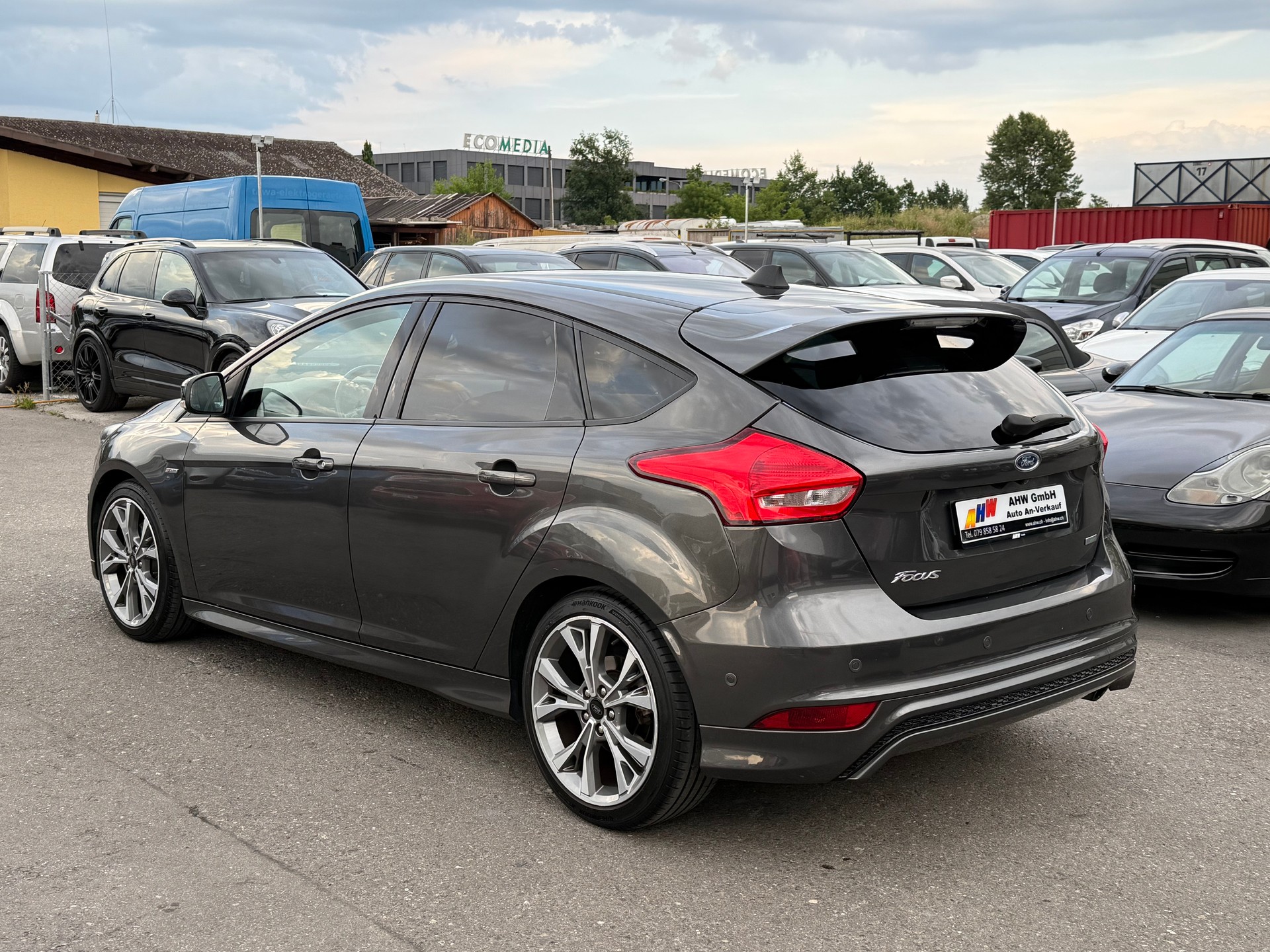FORD Focus 1.5 SCTi ST Line 182PS / Frisch ab MFK / 1 Jahr Garantie / Rückfahrkamera / Leder/Alcantara / Navi / Lenkradheizung-image-5