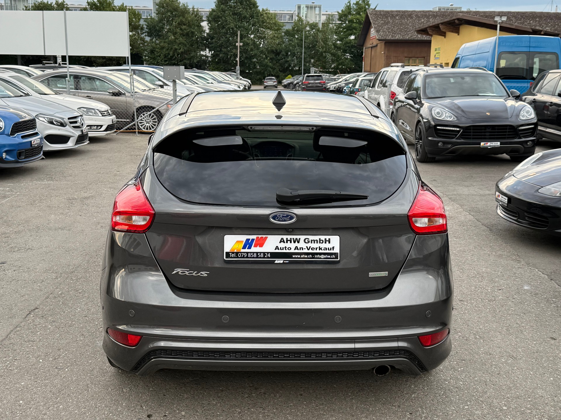 FORD Focus 1.5 SCTi ST Line 182PS / Frisch ab MFK / 1 Jahr Garantie / Rückfahrkamera / Leder/Alcantara / Navi / Lenkradheizung-image-4