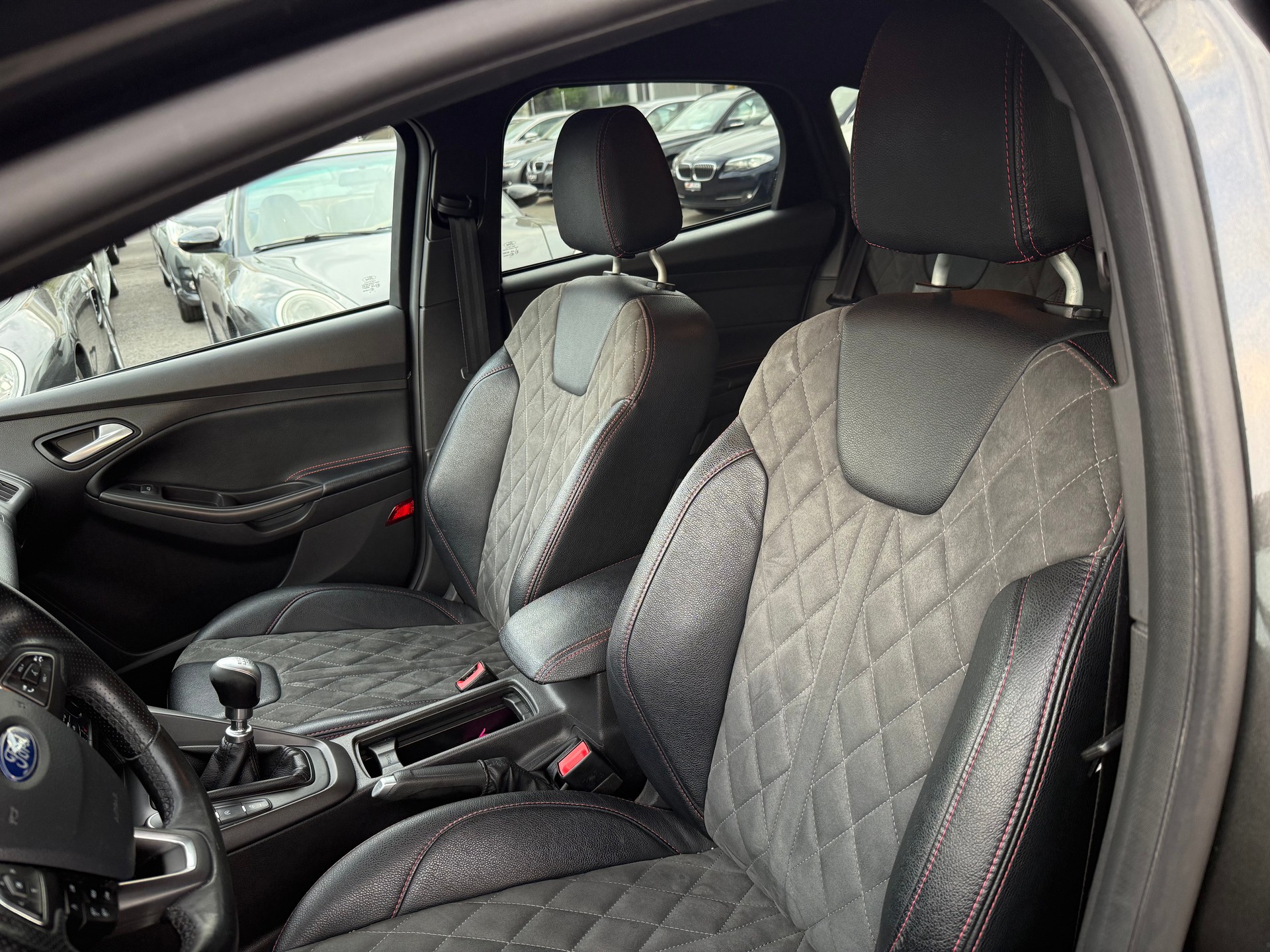 FORD Focus 1.5 SCTi ST Line 182PS / Frisch ab MFK / 1 Jahr Garantie / Rückfahrkamera / Leder/Alcantara / Navi / Lenkradheizung-image-11