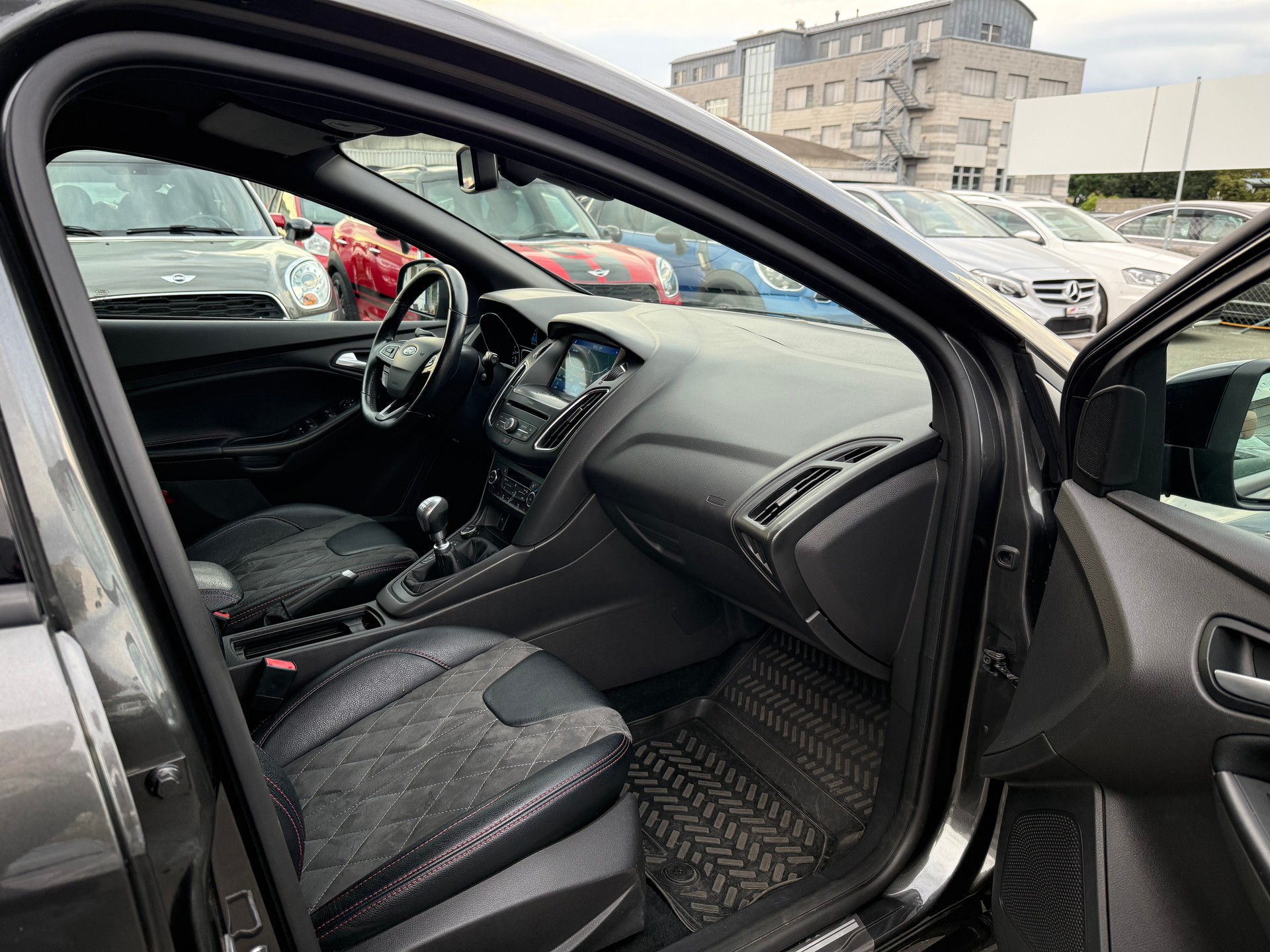 FORD Focus 1.5 SCTi ST Line 182PS / Frisch ab MFK / 1 Jahr Garantie / Rückfahrkamera / Leder/Alcantara / Navi / Lenkradheizung-image-7