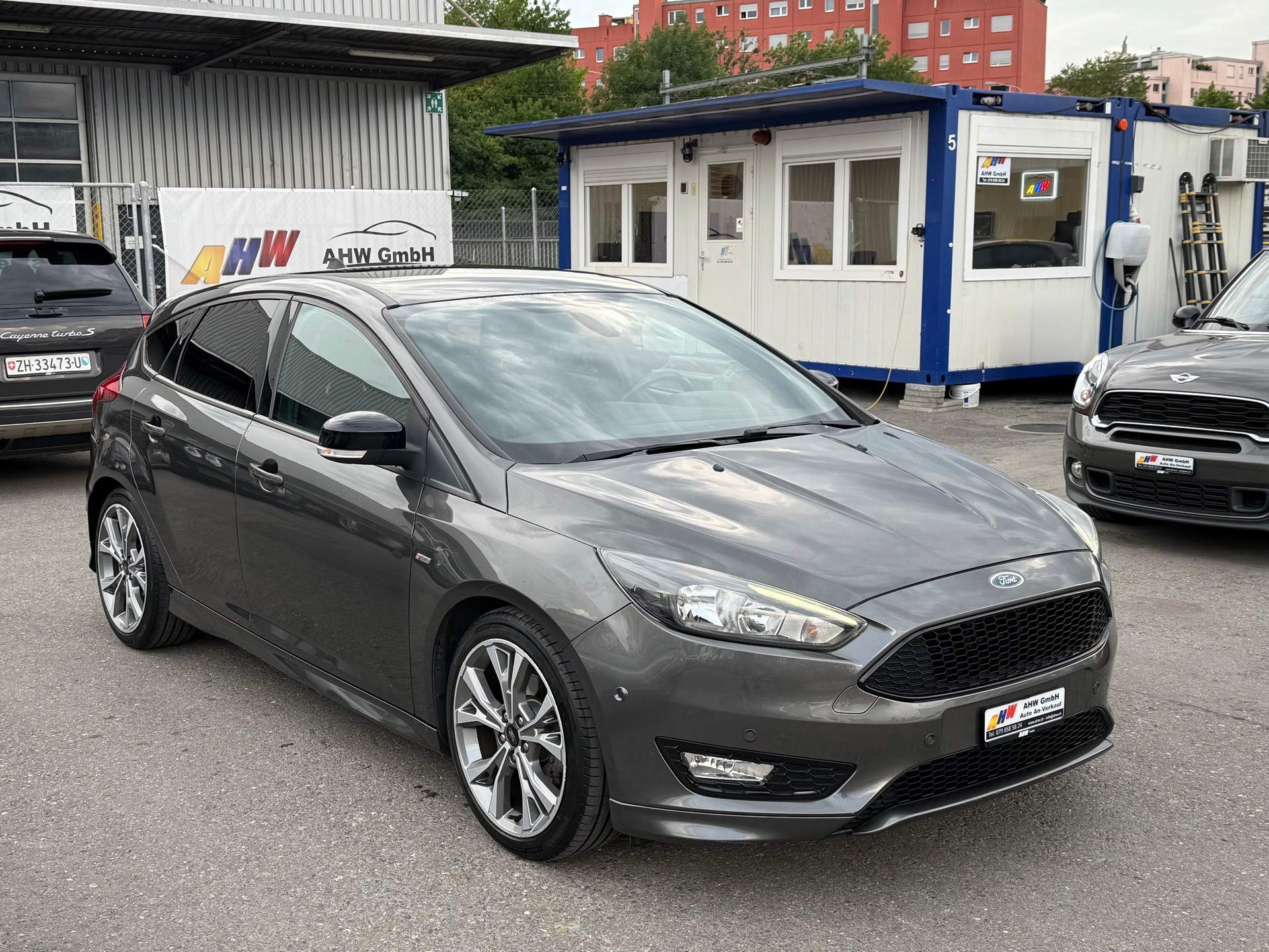 FORD Focus 1.5 SCTi ST Line 182PS / Frisch ab MFK / 1 Jahr Garantie / Rückfahrkamera / Leder/Alcantara / Navi / Lenkradheizung-image-2