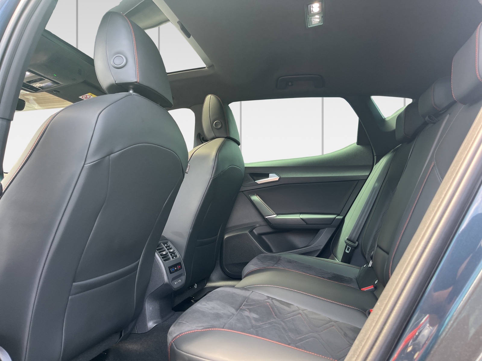 SEAT Leon 1.4 eHybrid pHEV DSG FR-image-10