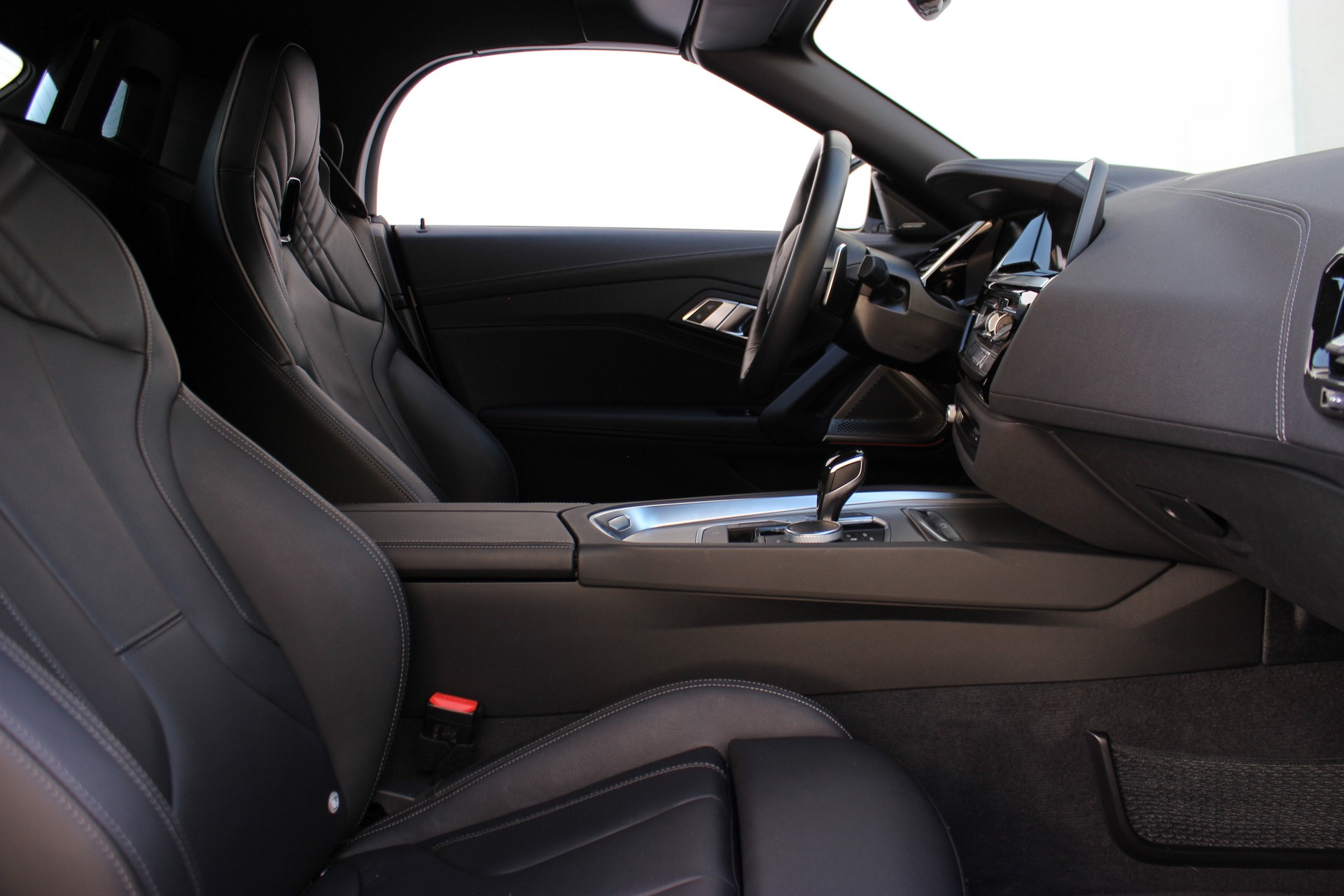 BMW Z4 M40i-showroom-element-3
