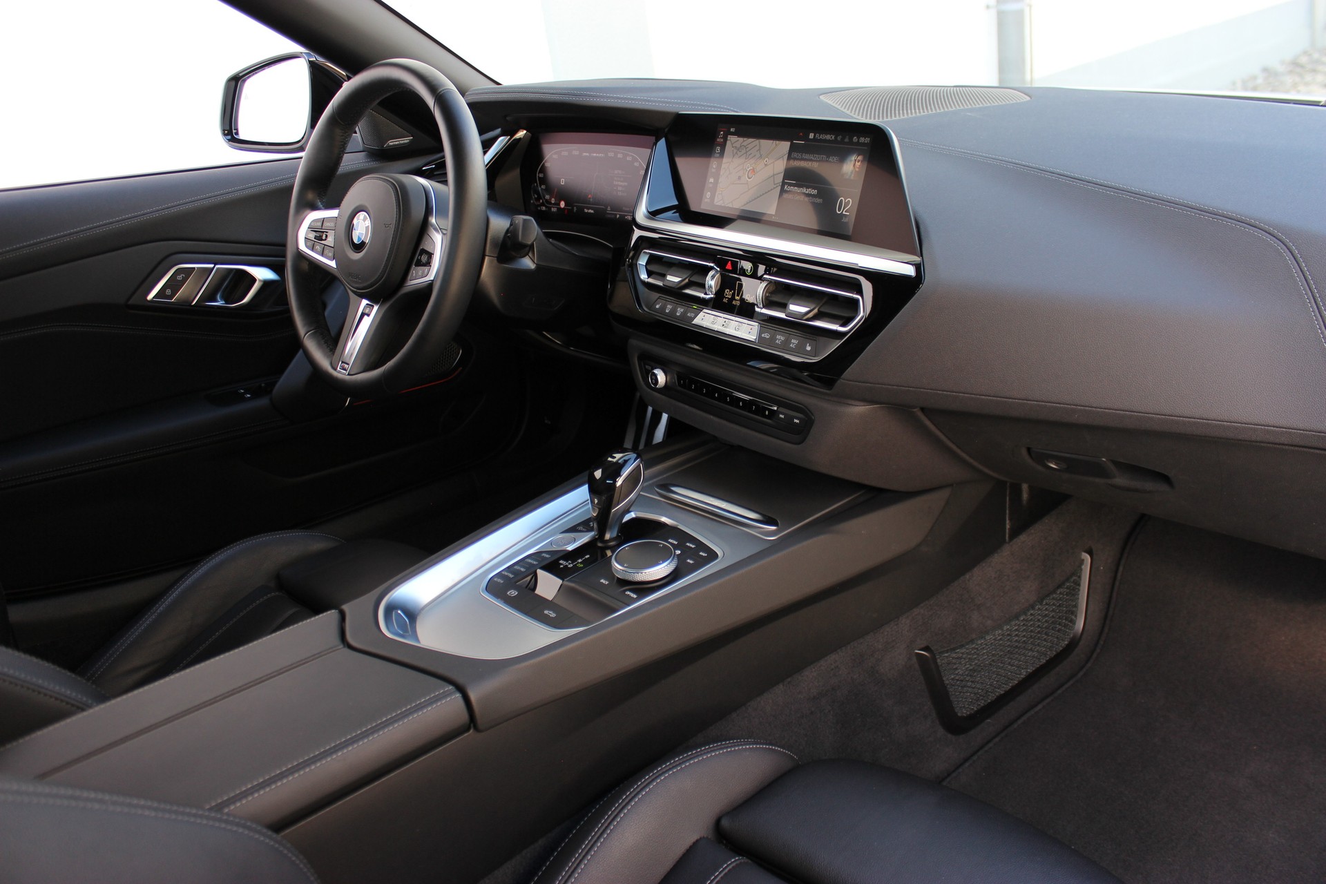 BMW Z4 M40i-showroom-element-1