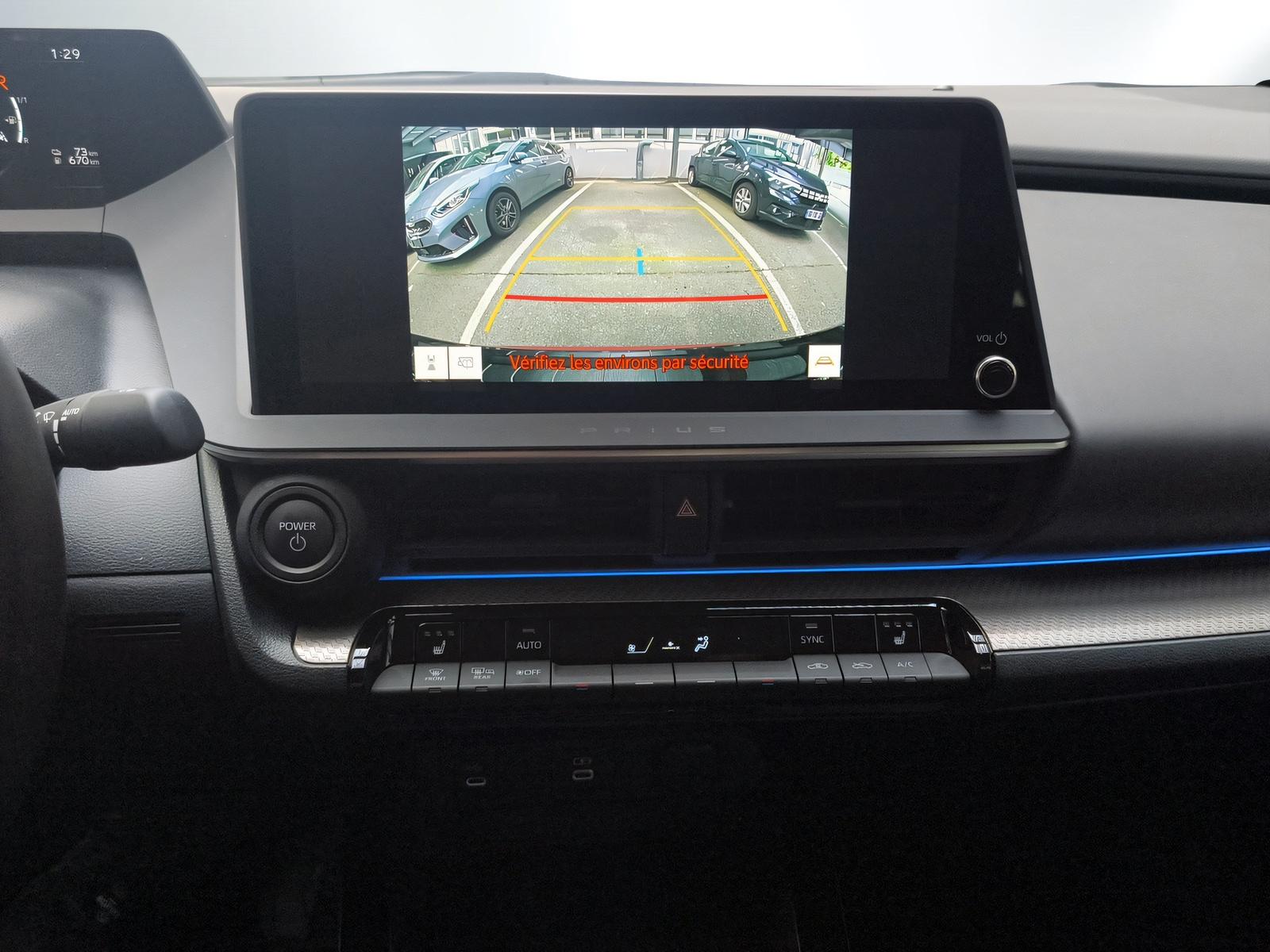 TOYOTA Prius 2.0 Plug-In-Hybrid Style-image-9
