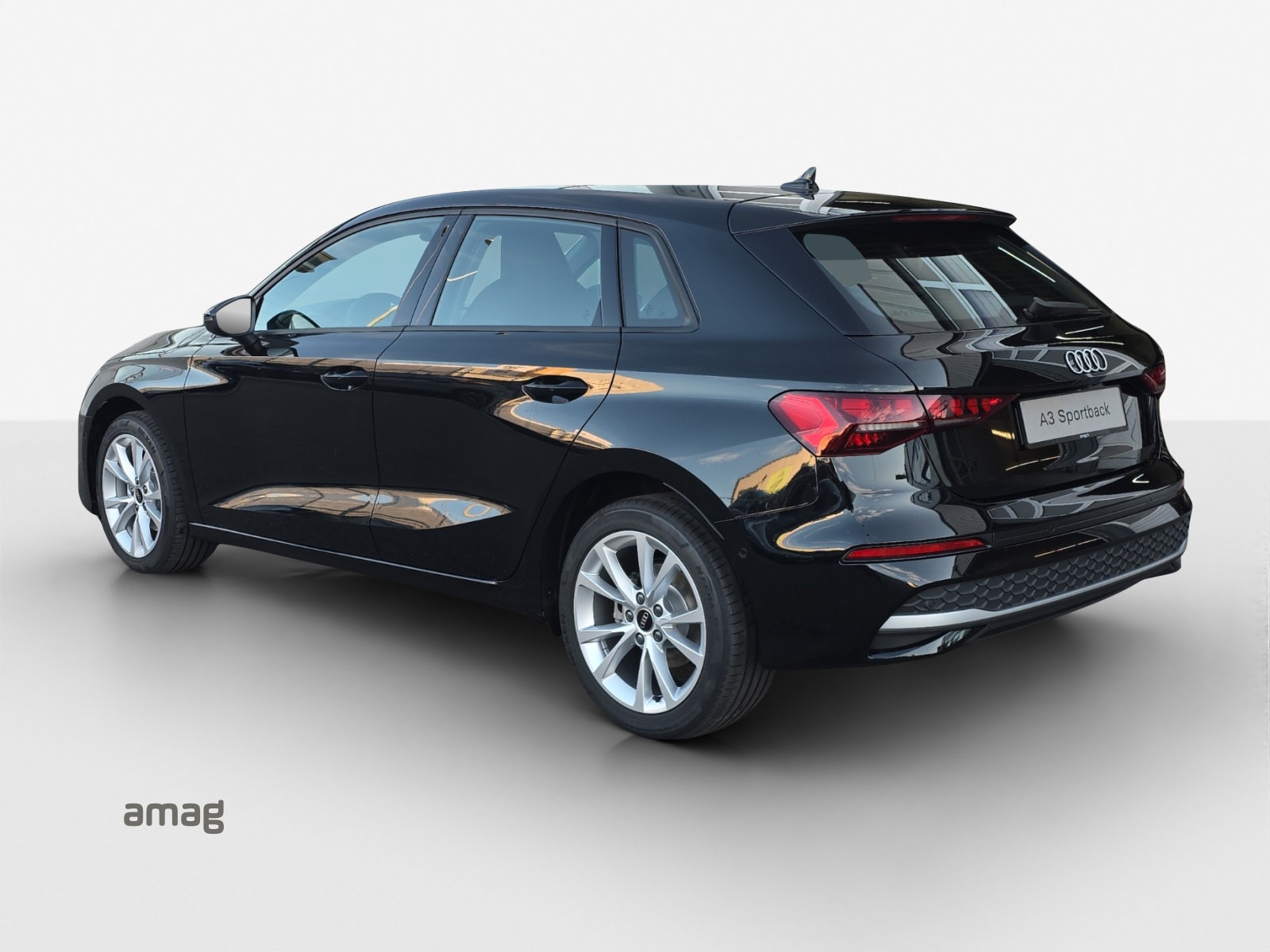 AUDI A3 Sportback TFSI 110 kW Attraction S tronic-image-2