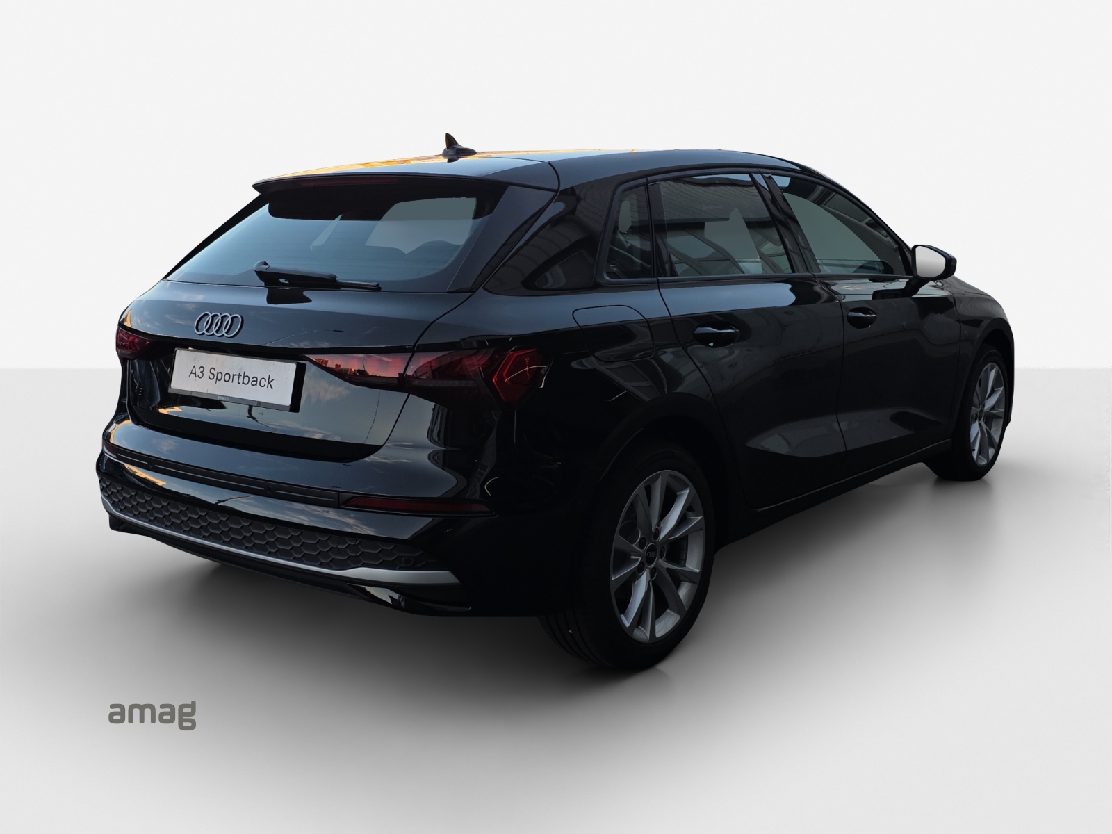AUDI A3 Sportback TFSI 110 kW Attraction S tronic-image-4