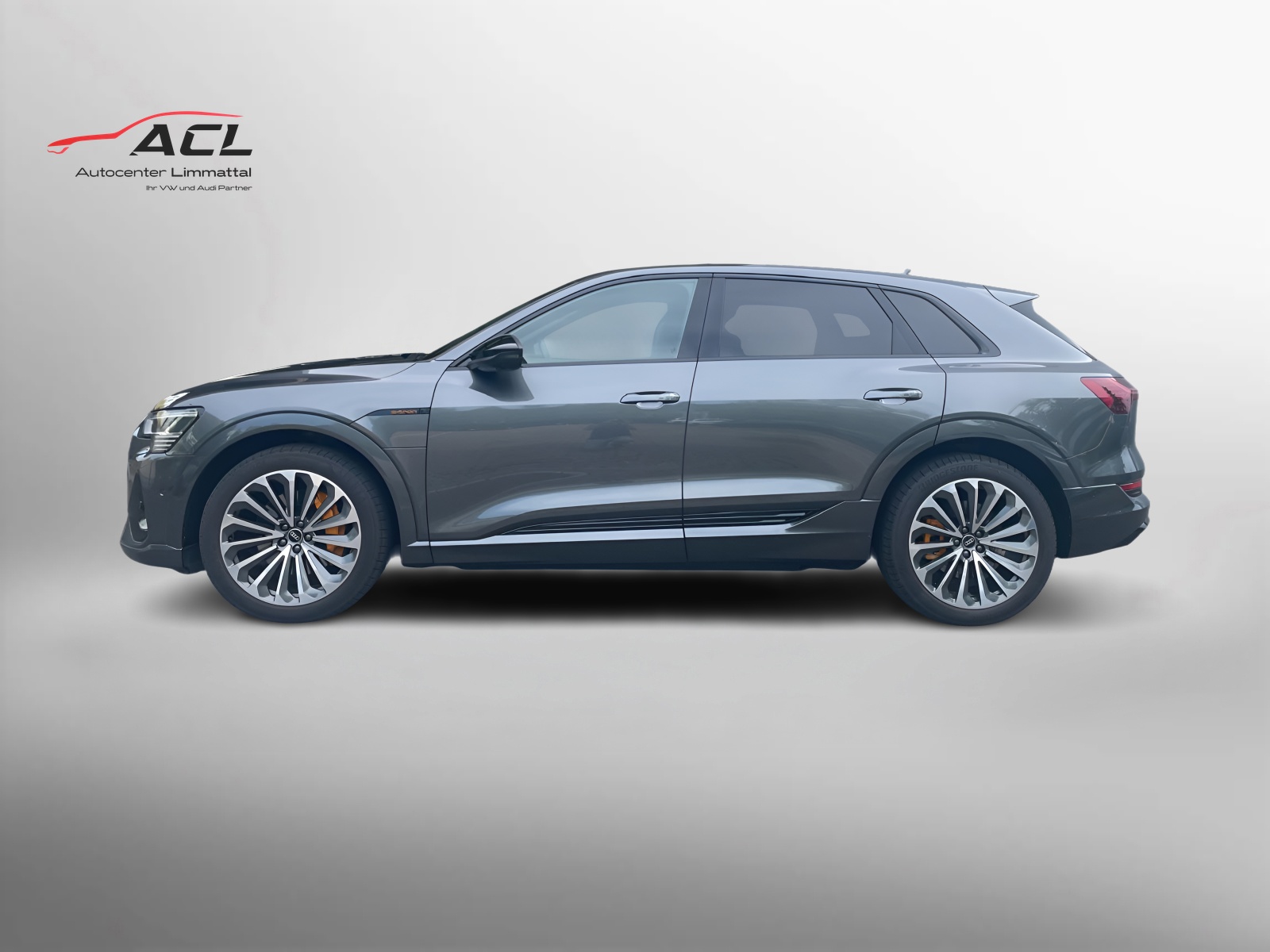 AUDI e-tron 55 S Line Black Edition quattro-image-2