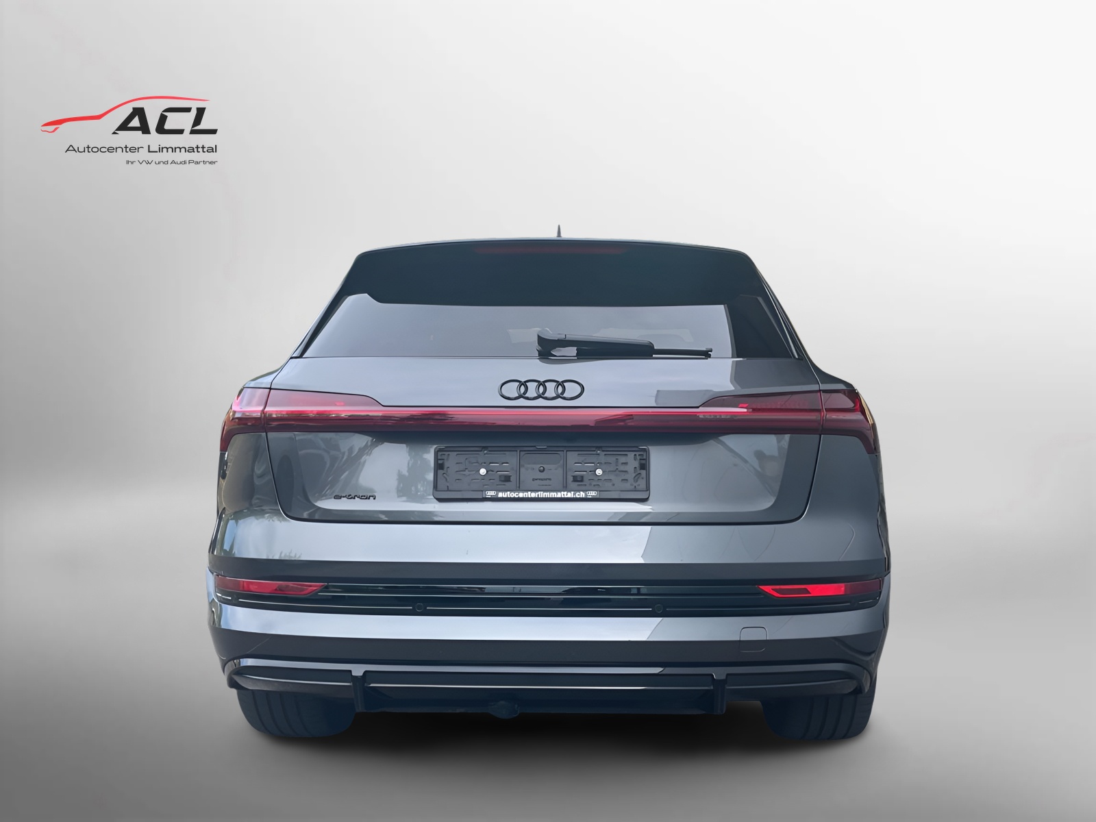 AUDI e-tron 55 S Line Black Edition quattro-image-8