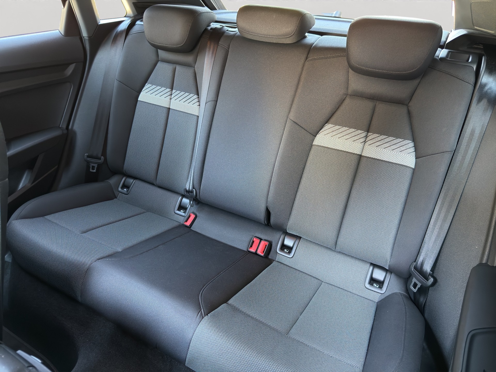 AUDI A3 Sportback 35 TFSI S line Attraction S-tronic-image-3