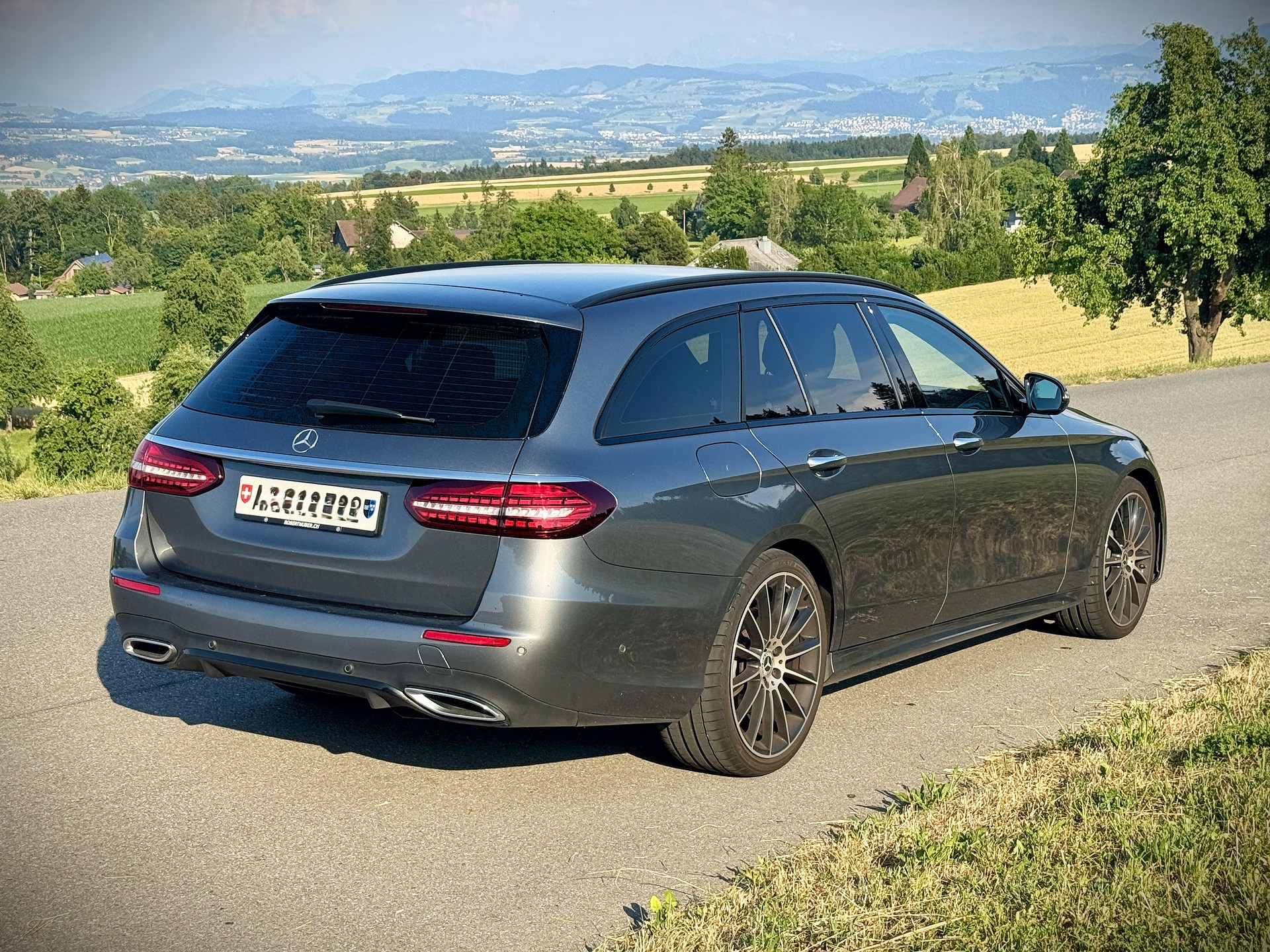 MERCEDES-BENZ E 400 d AMG Line 4MATIC-image-3